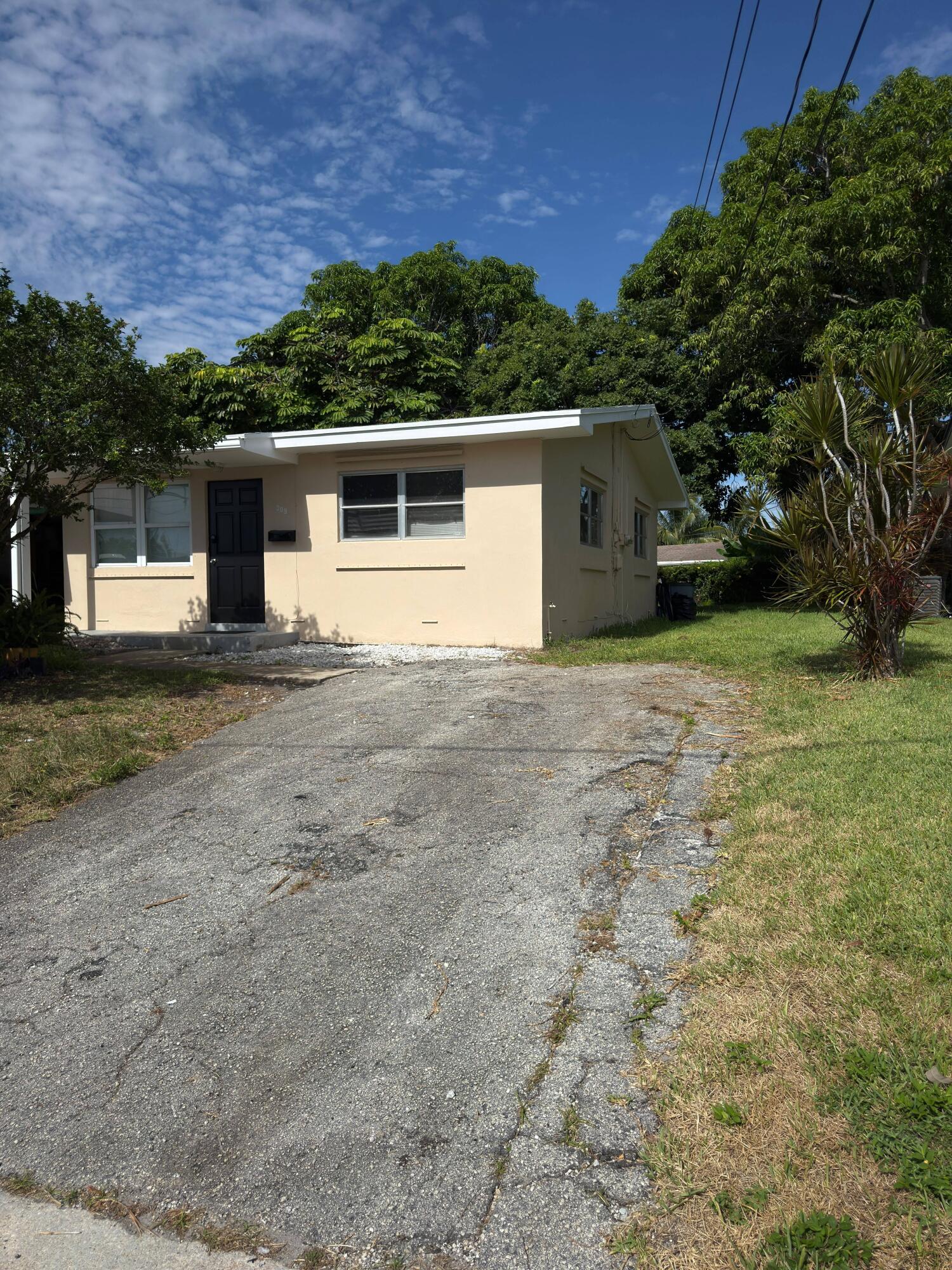 307 Northlake Drive — photo