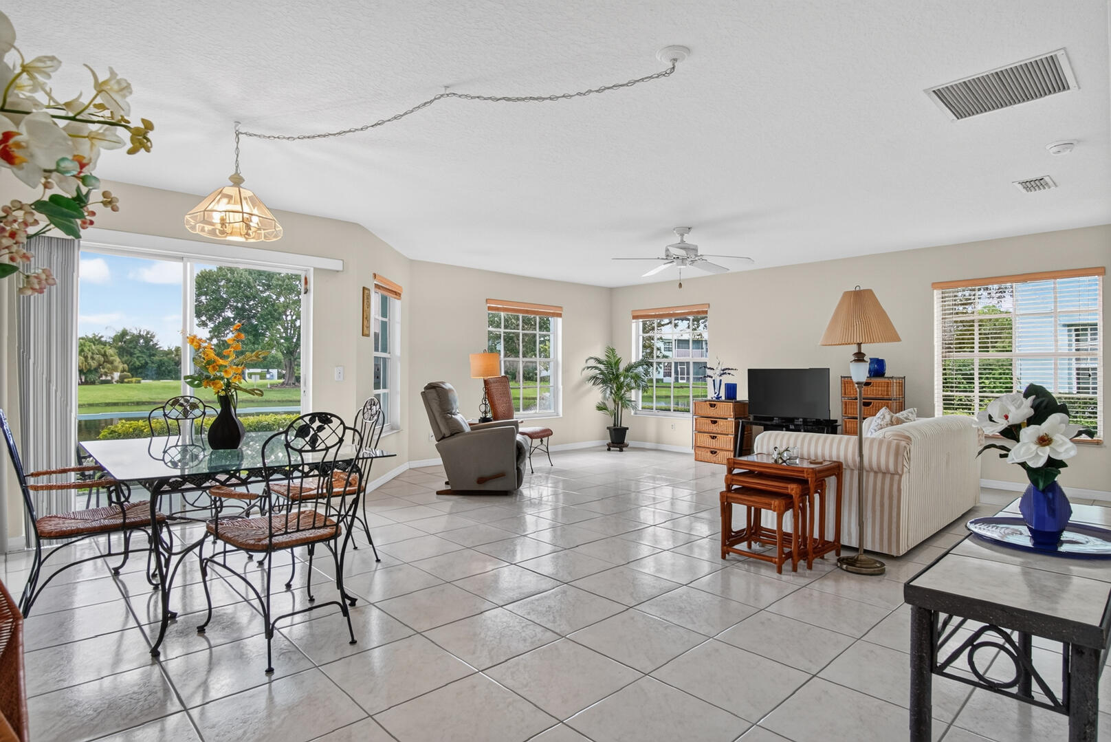 1120 Swan Lake Circle 1402 — photo