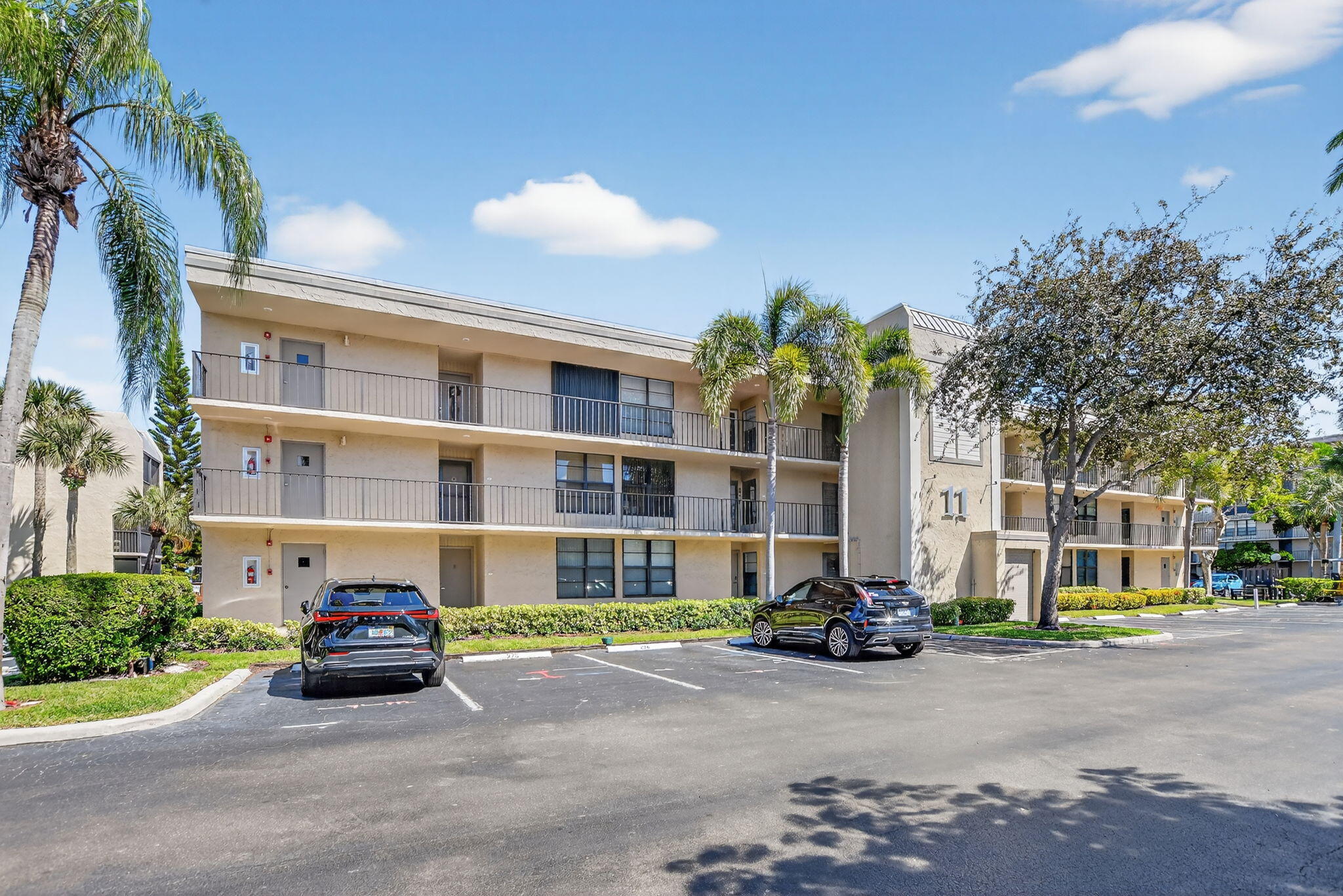11 Royal Palm Way 3040 — photo