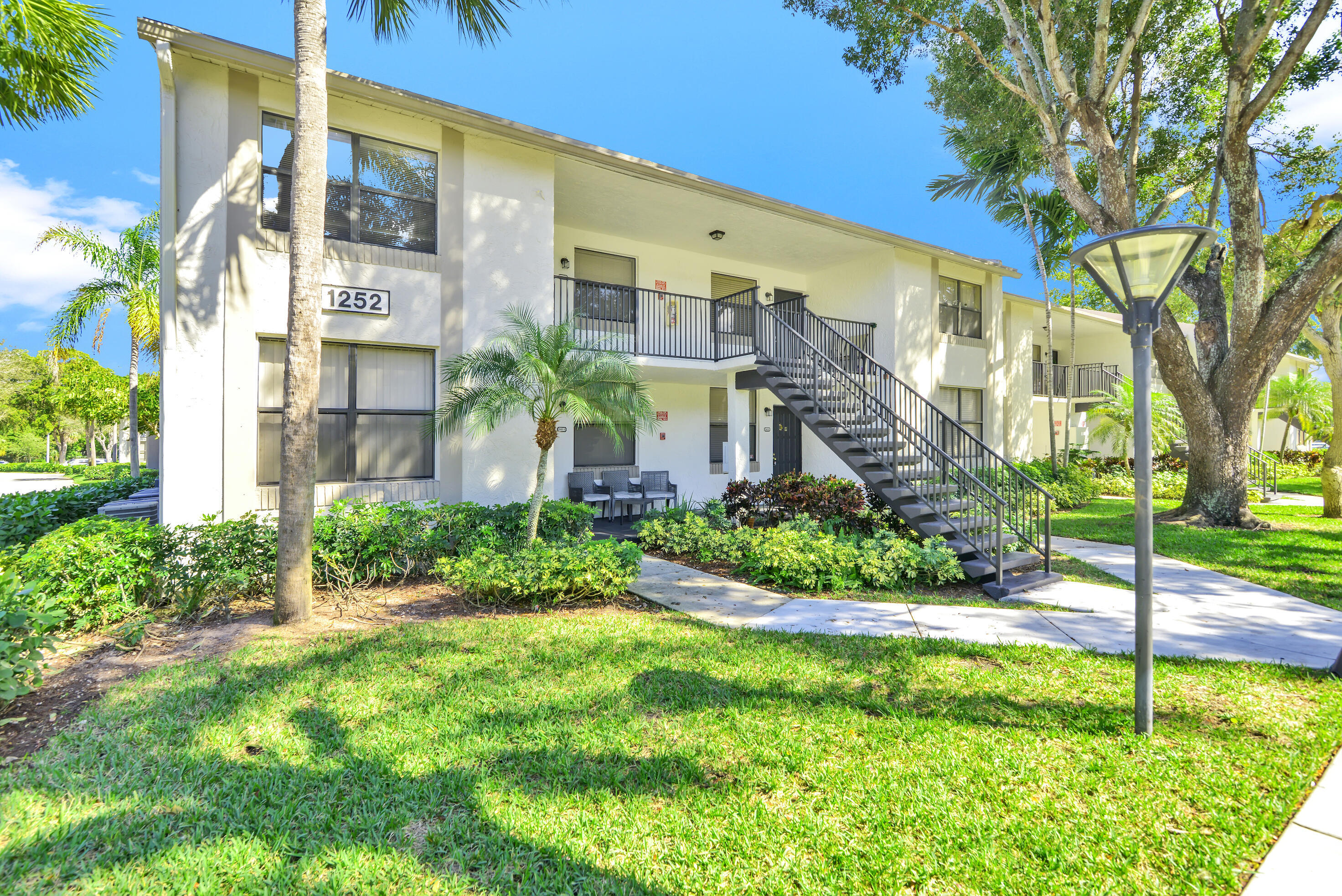 1252 S Military Trail 1421 — photo