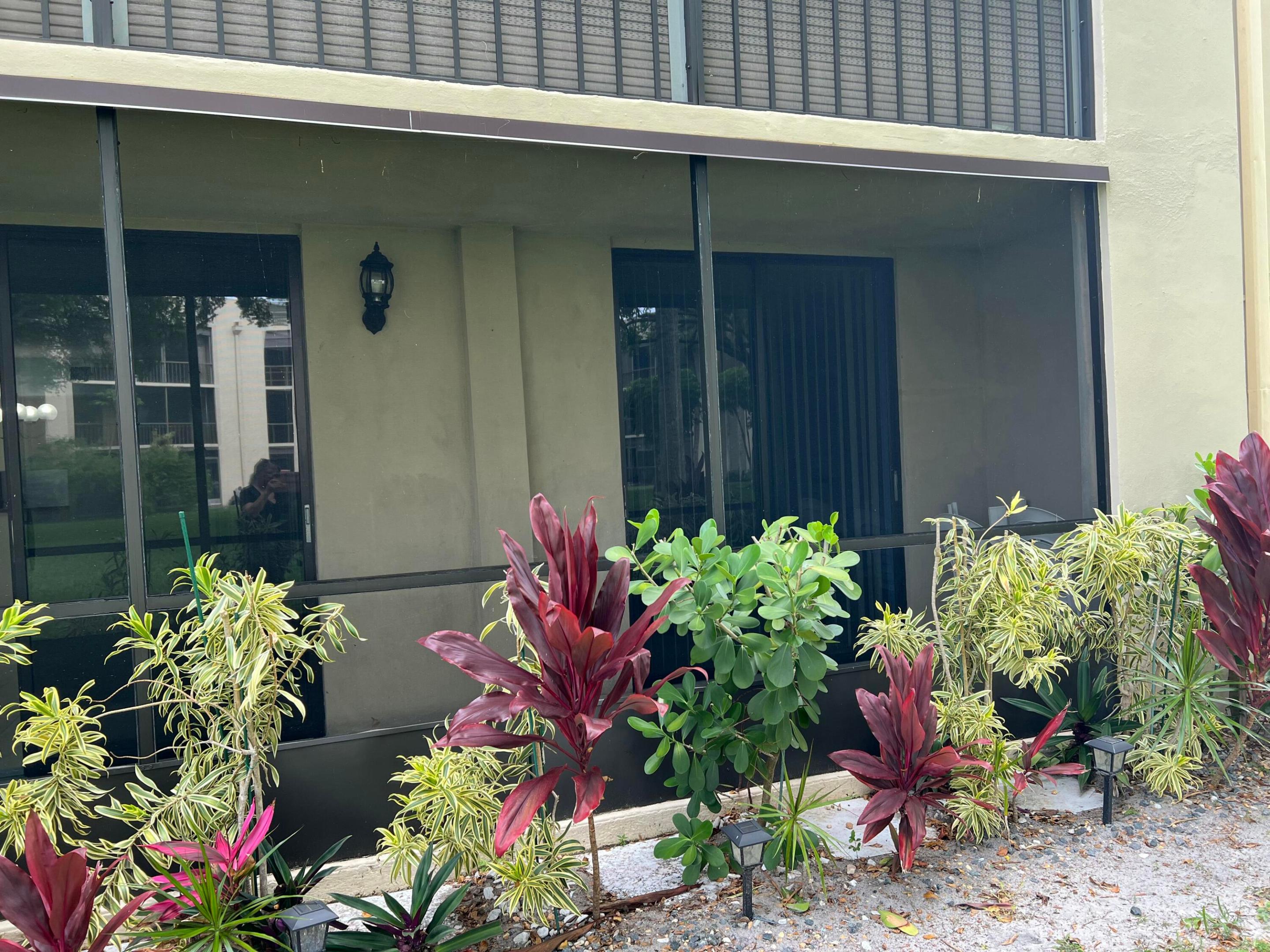 5220 Las Verdes Circle 101 — photo
