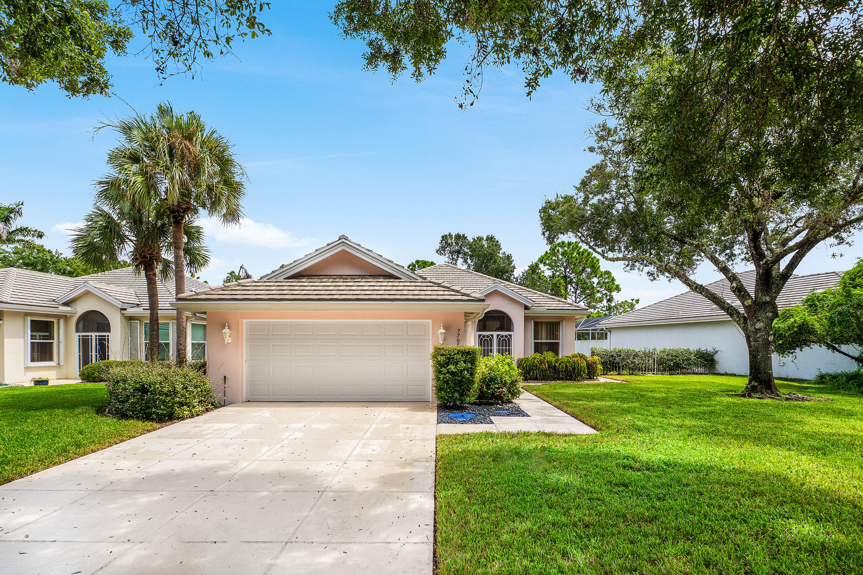 7708 SE Bay Cedar Circle — photo