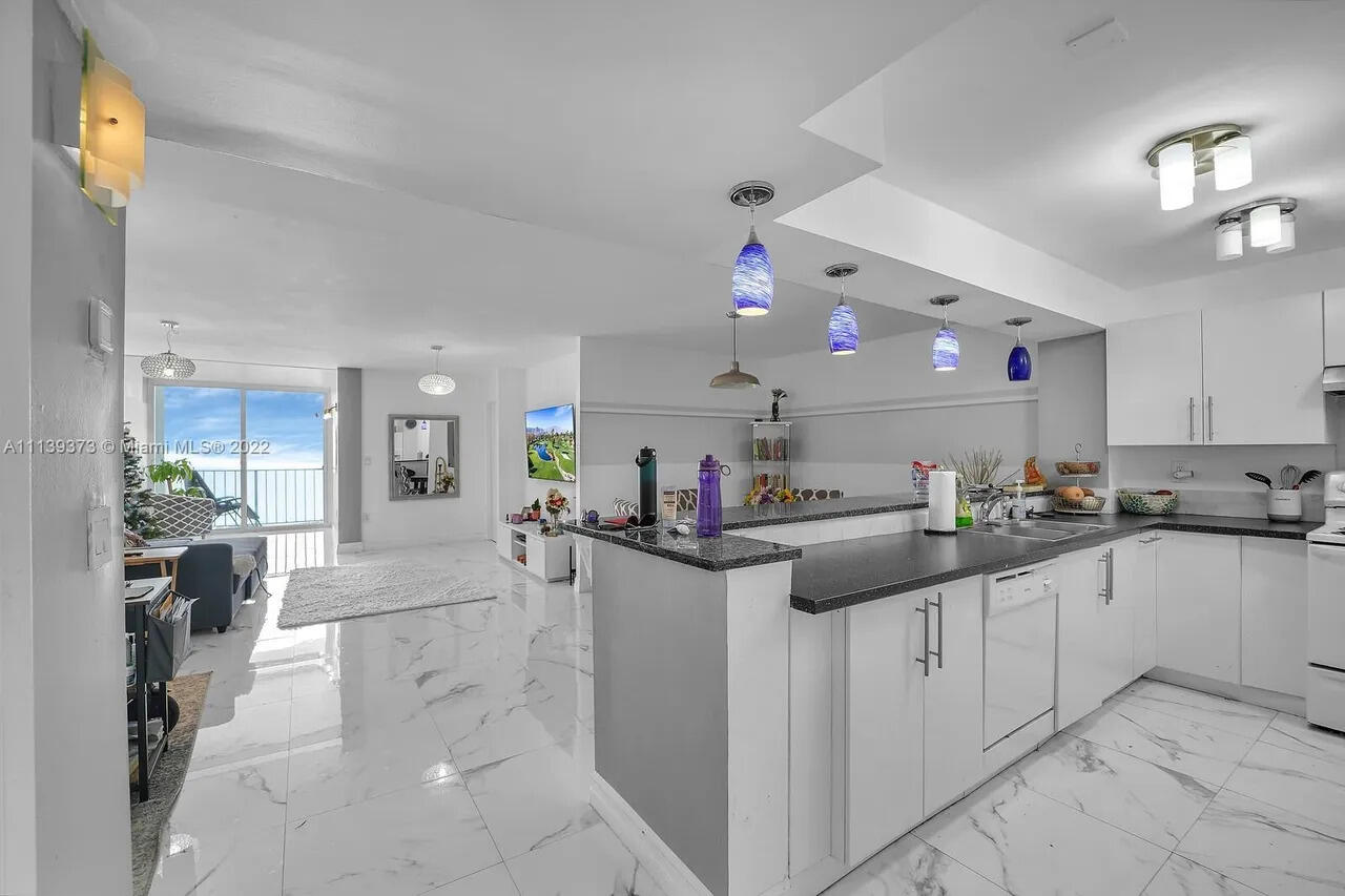 6450 Collins Avenue 704 — photo