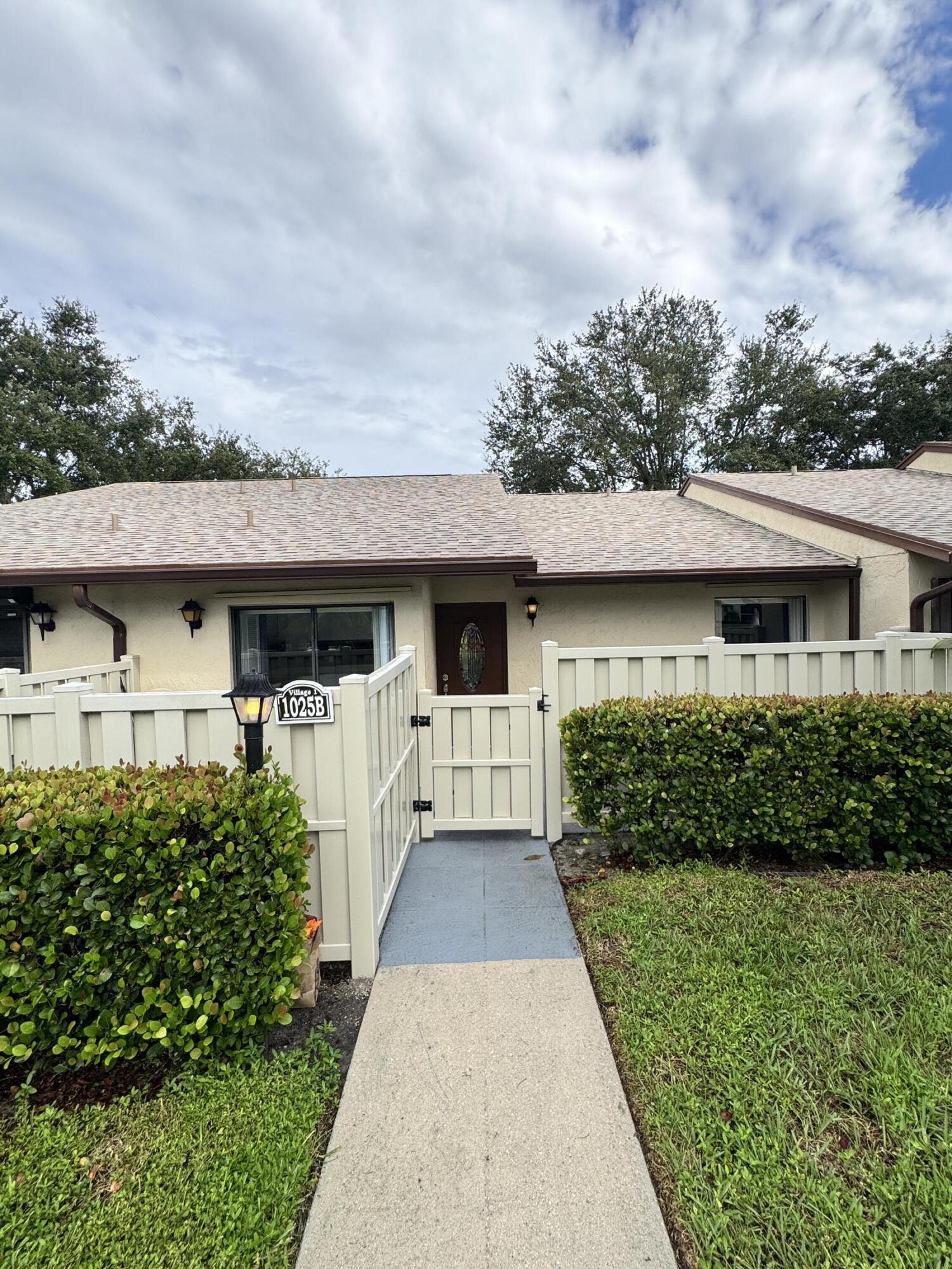 1025 Green Pine Boulevard B — photo