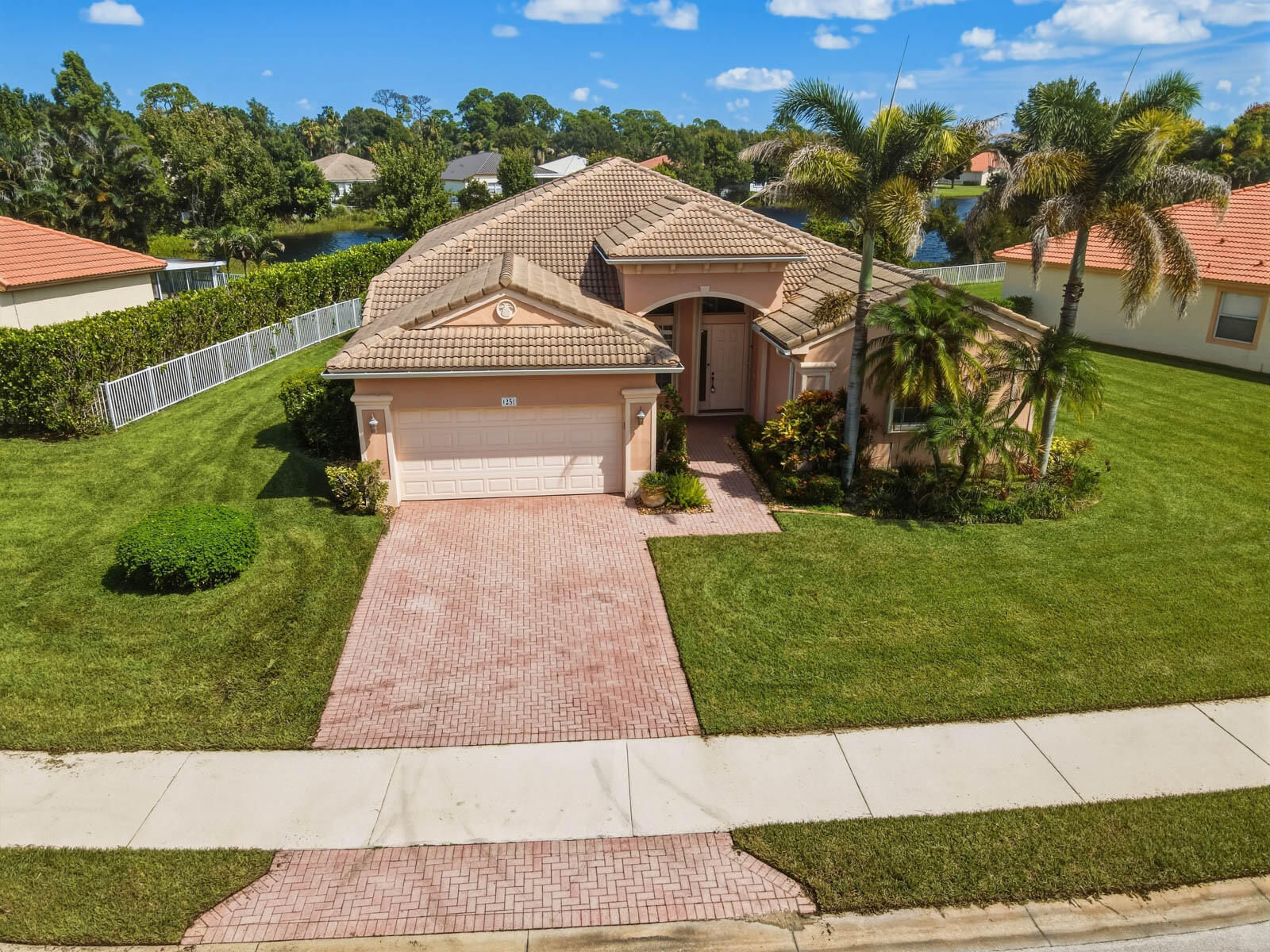 1251 SE Illusion Isle Way — photo