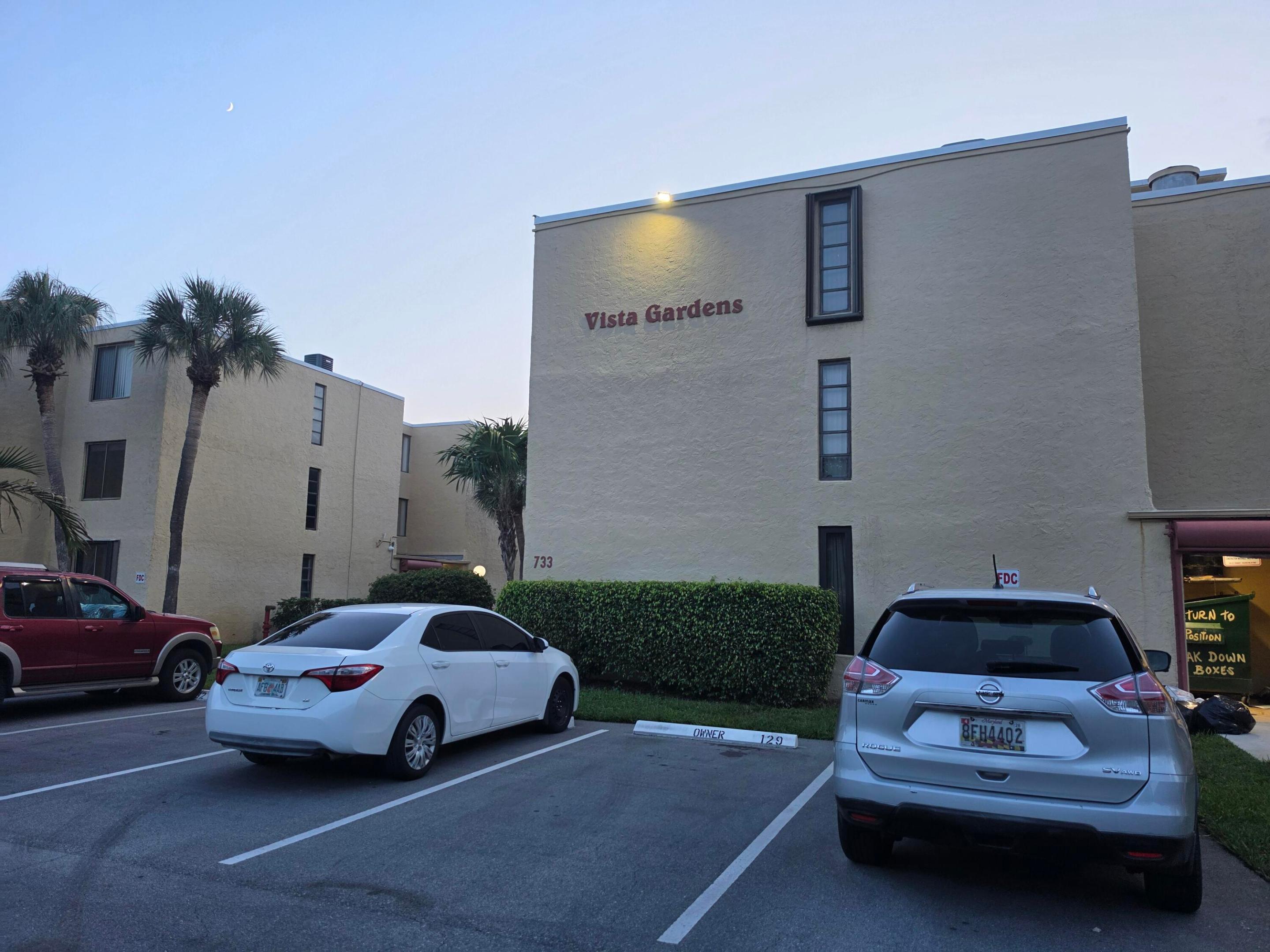 733 SE 1st Way 102 — photo