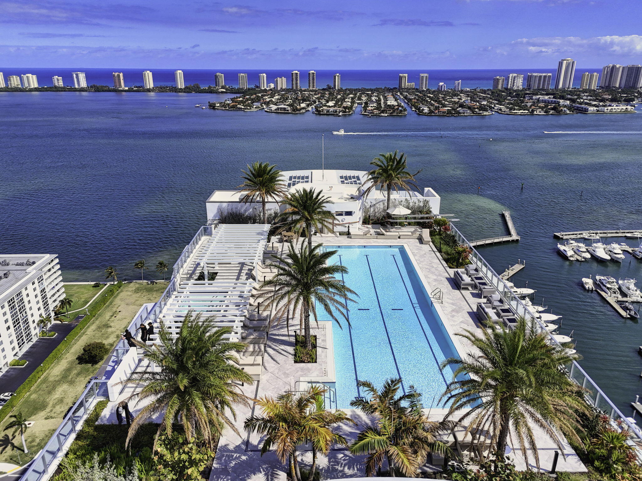 220 Lake Shore Drive 609 — photo