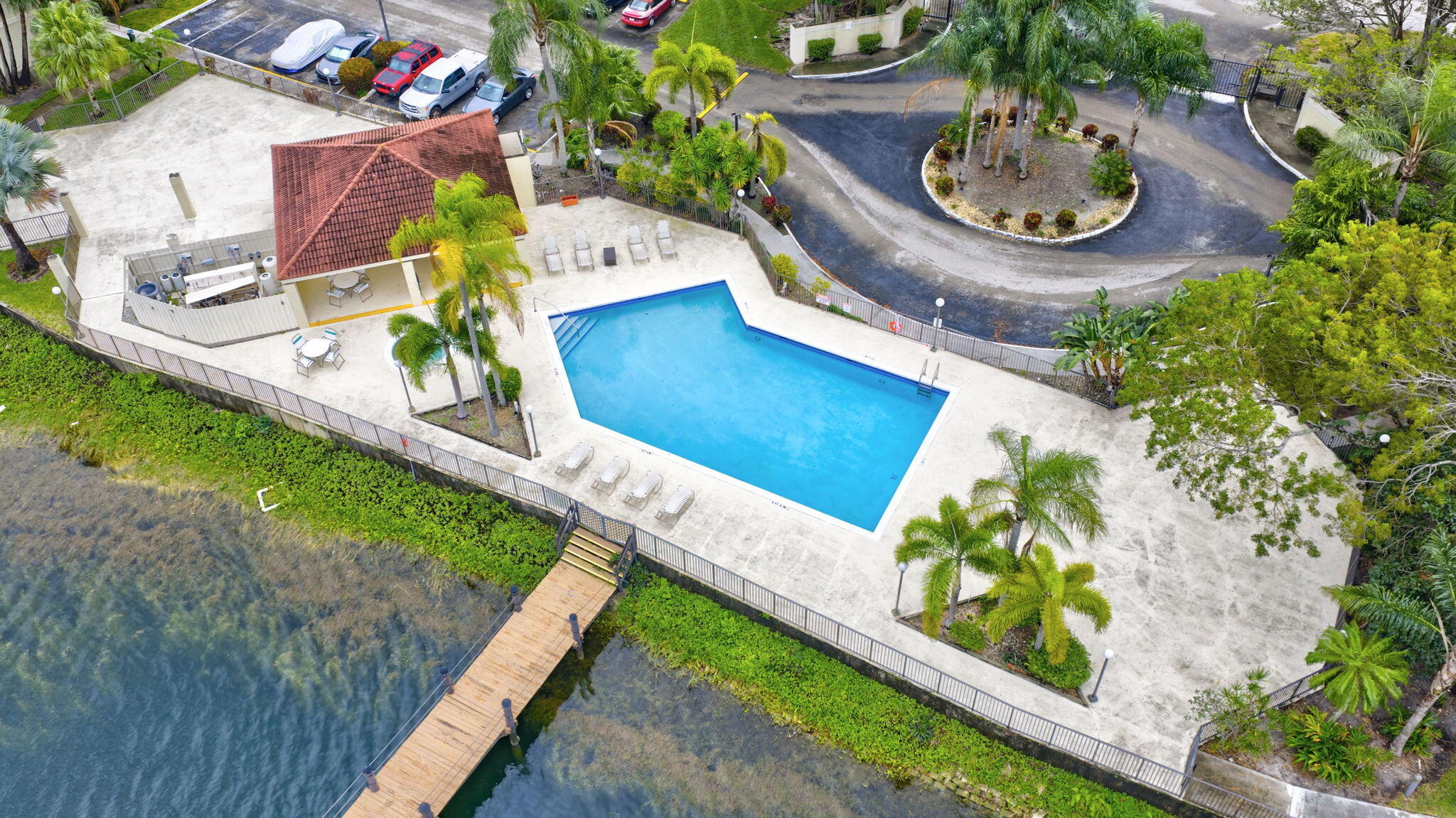 117 Lake Emerald Drive 408 — photo