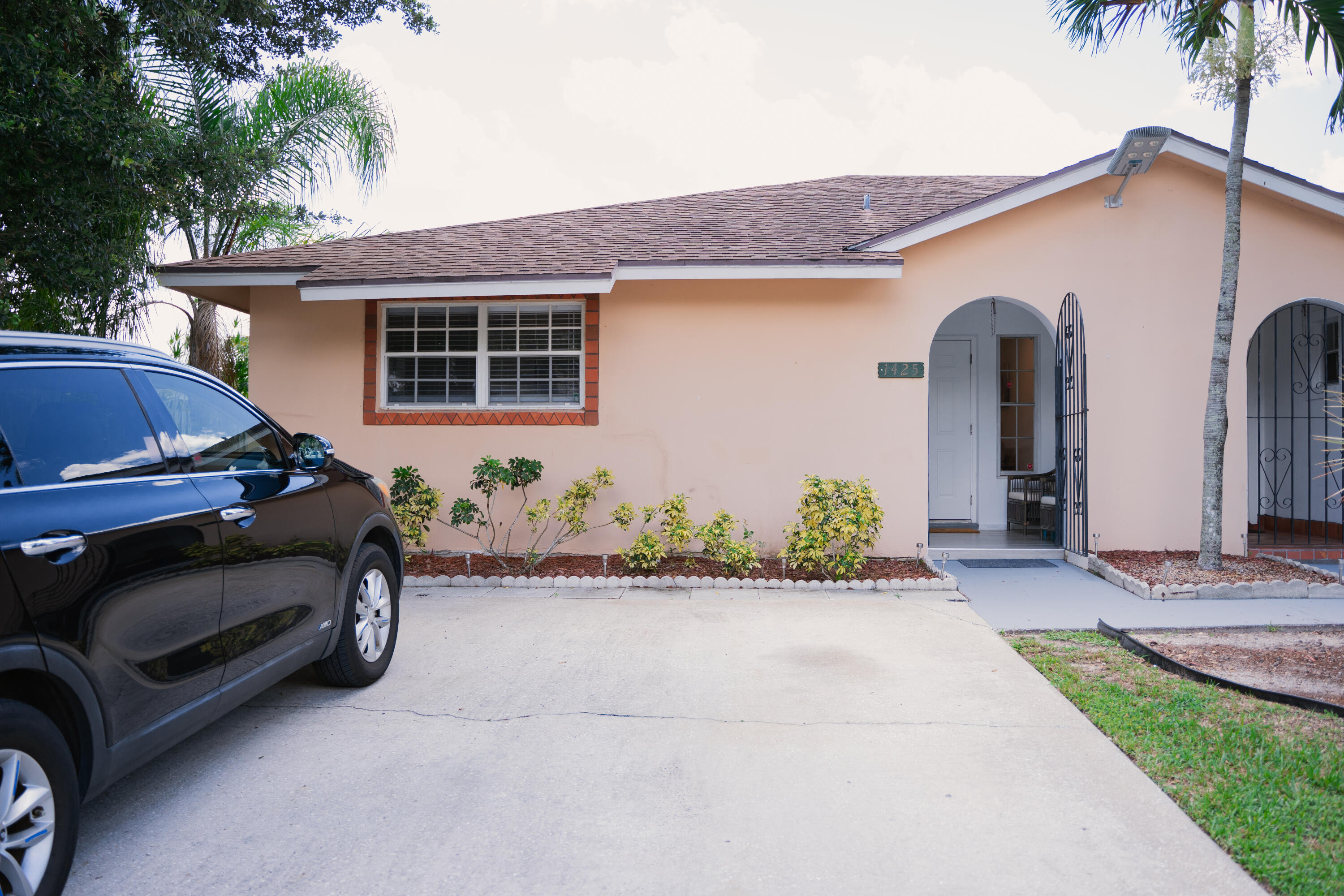 1425 Riverside Circle — photo