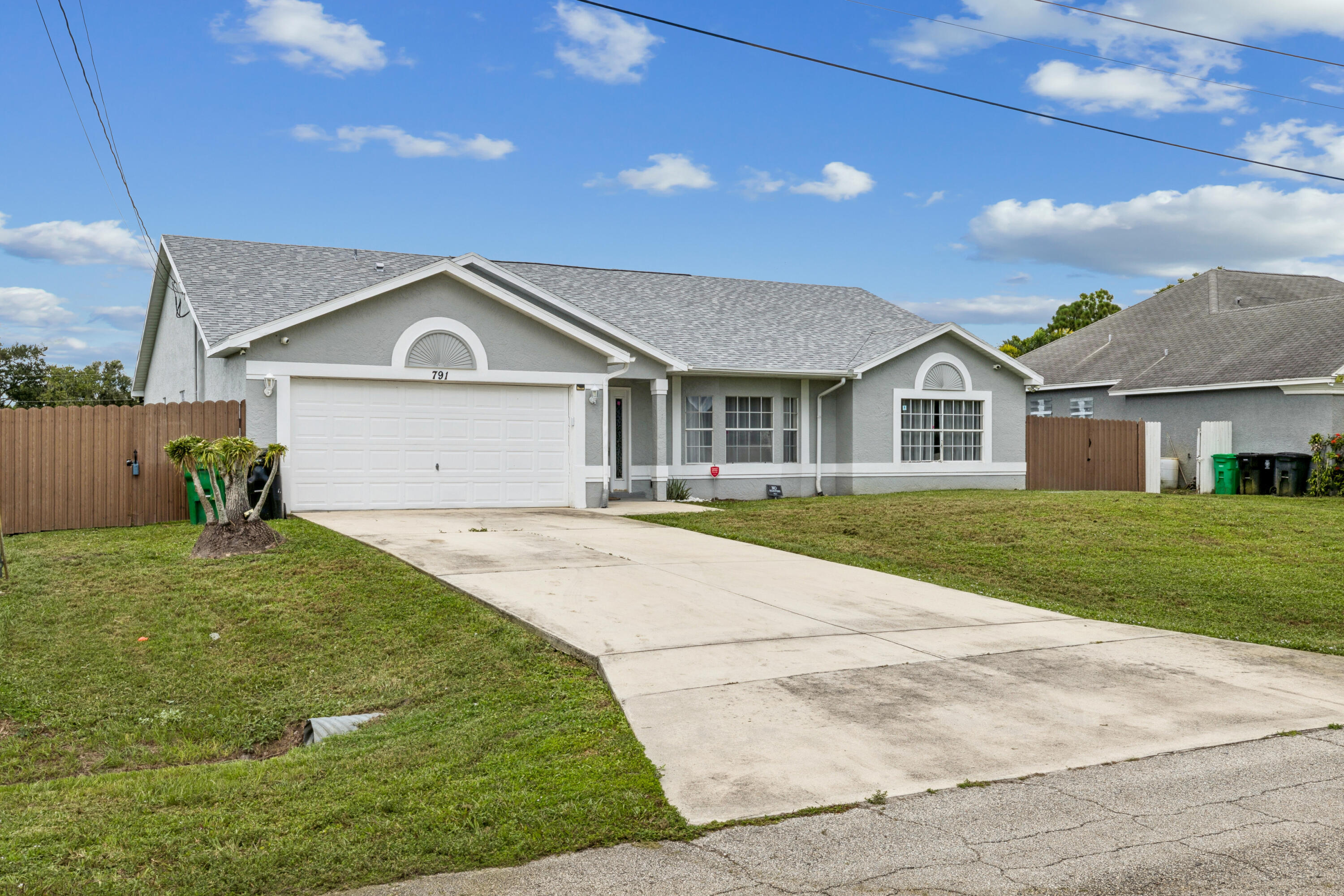 791 SW Hillsboro Circle — photo