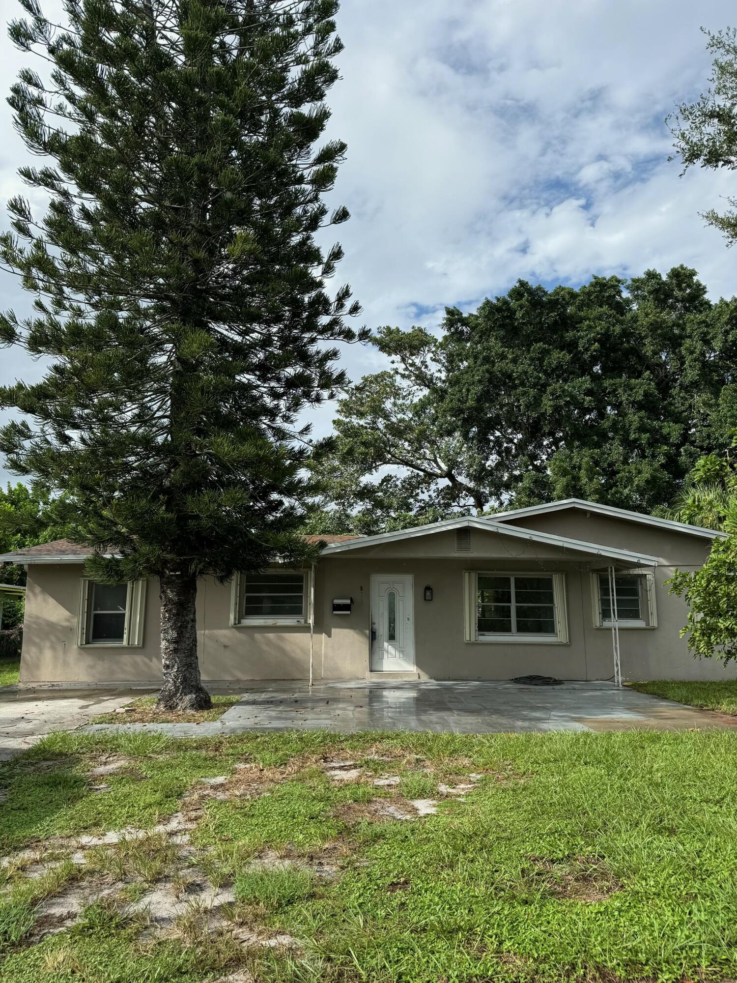 913 NW 10th Terrace — photo