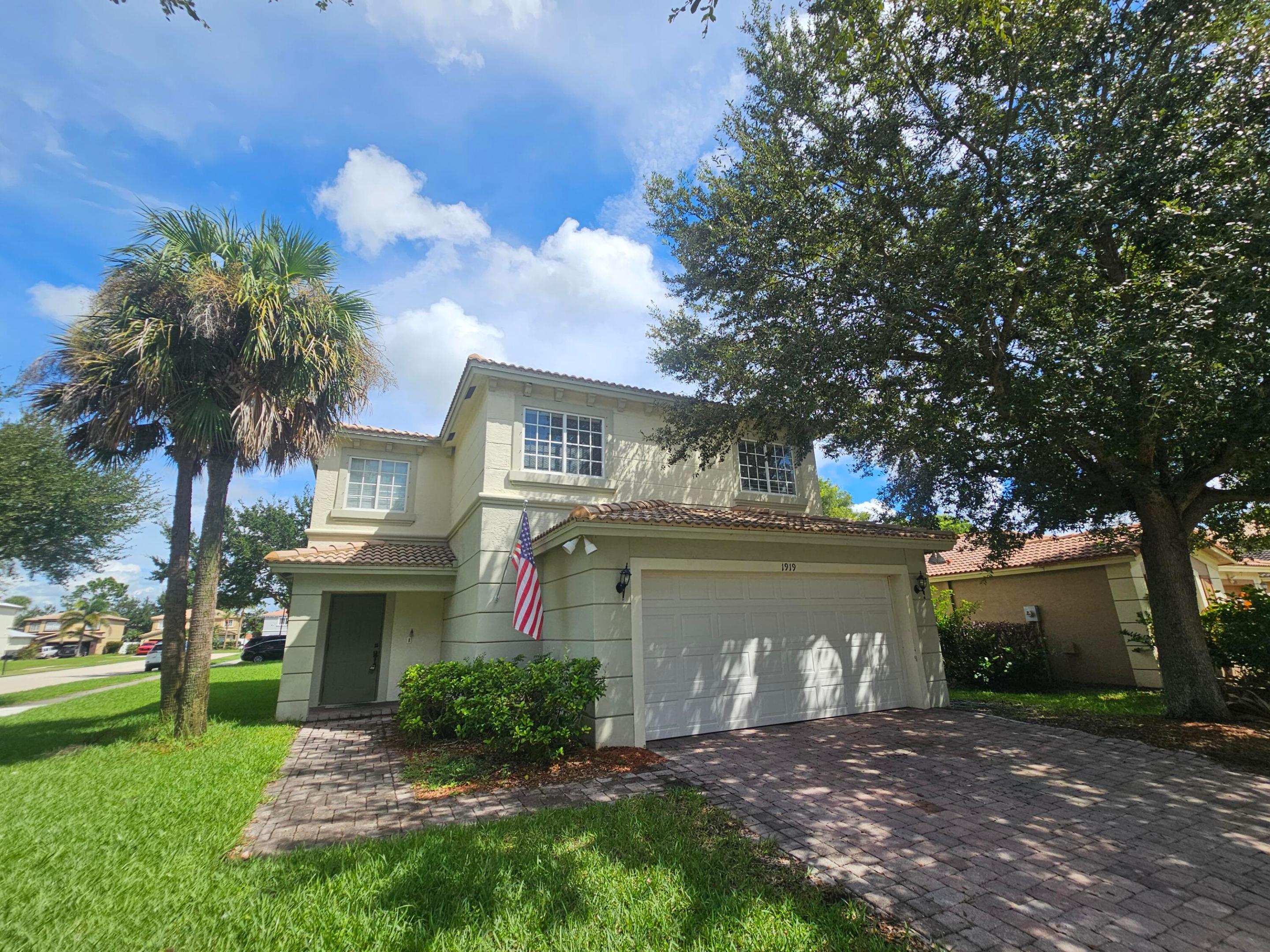 1919 Newport Isles Boulevard — photo
