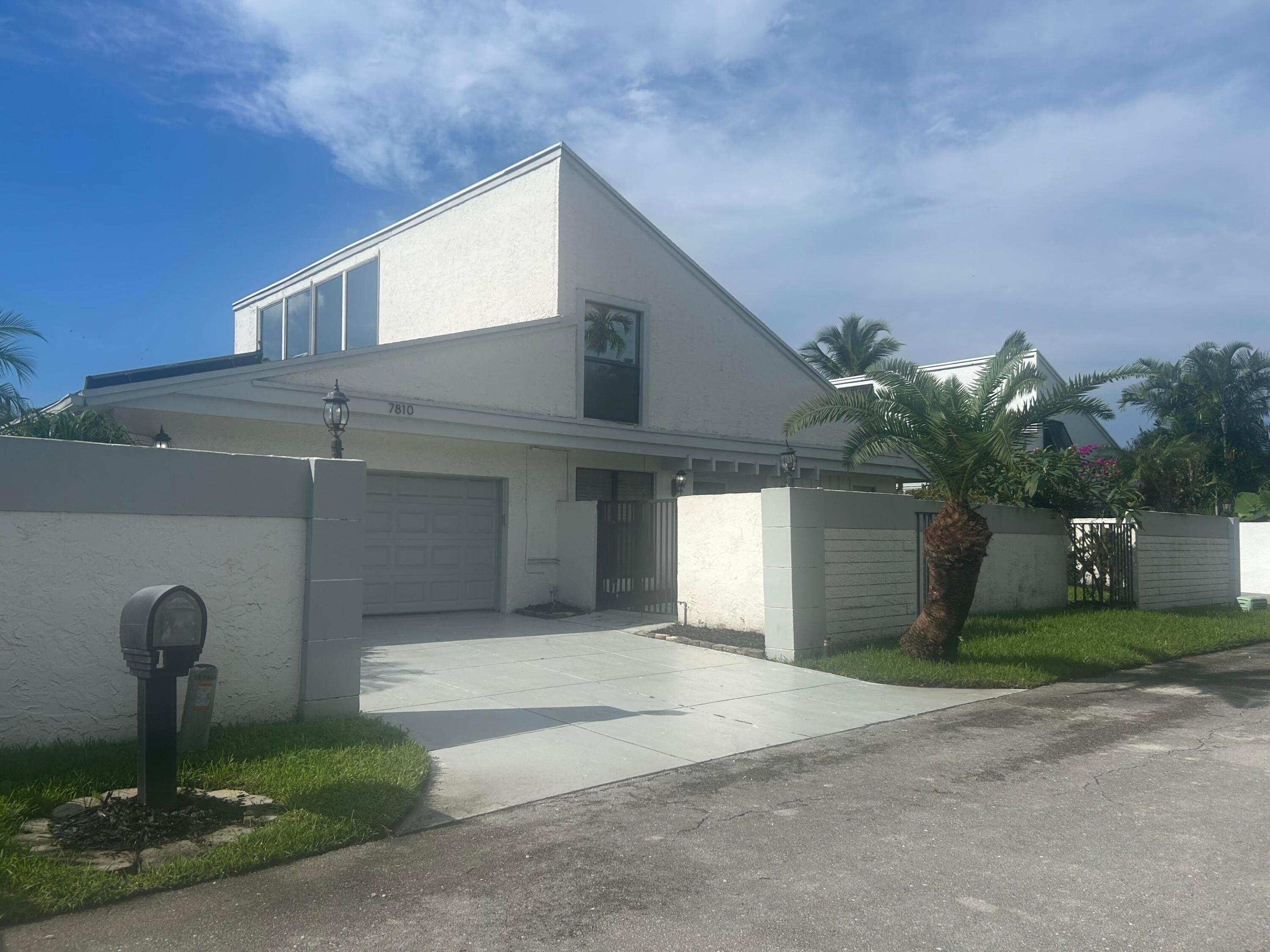 7810 NW 4th Street — photo