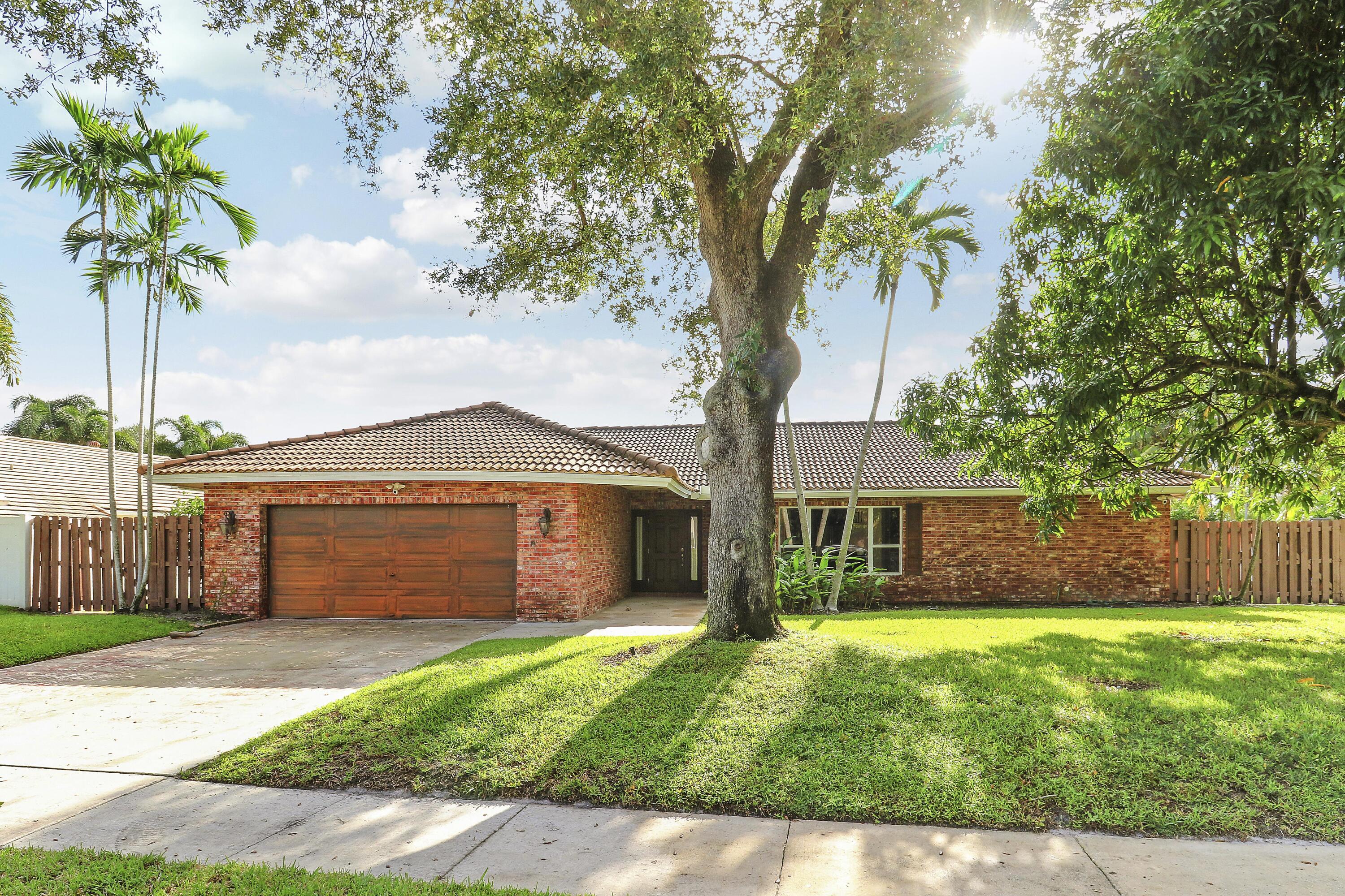 100 SW 15th Court — photo
