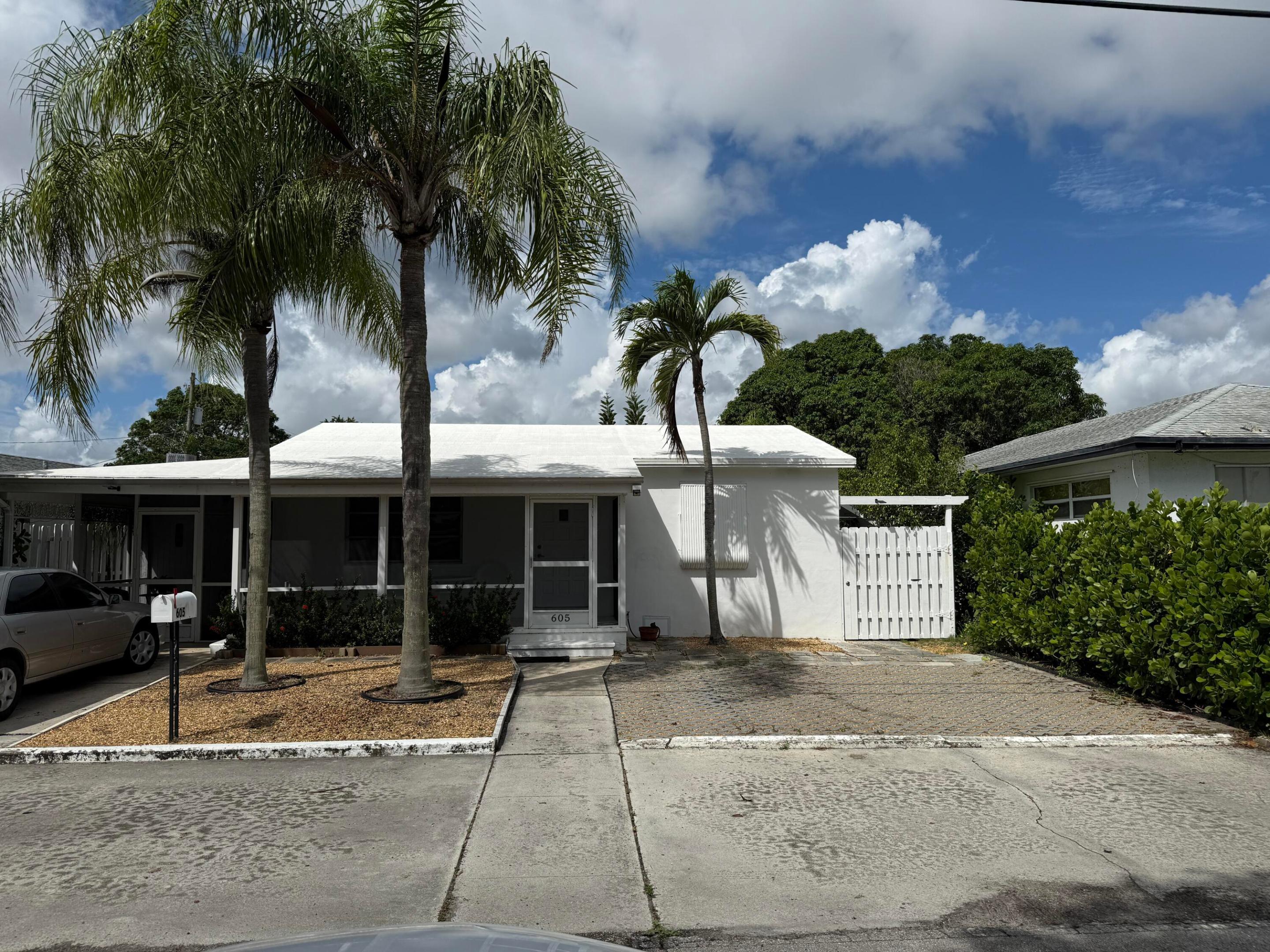 605 E Coast Avenue 3 — photo