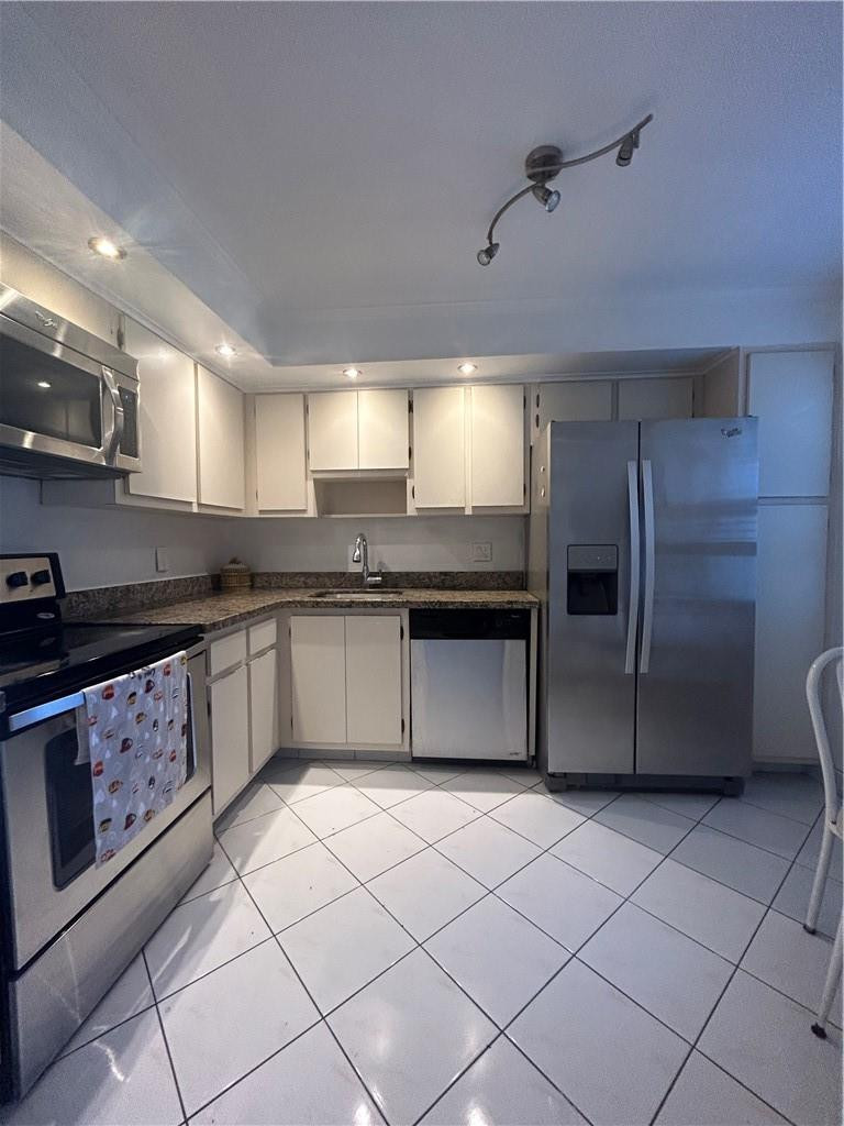 3970 Oaks Clubhouse Drive 310 — photo