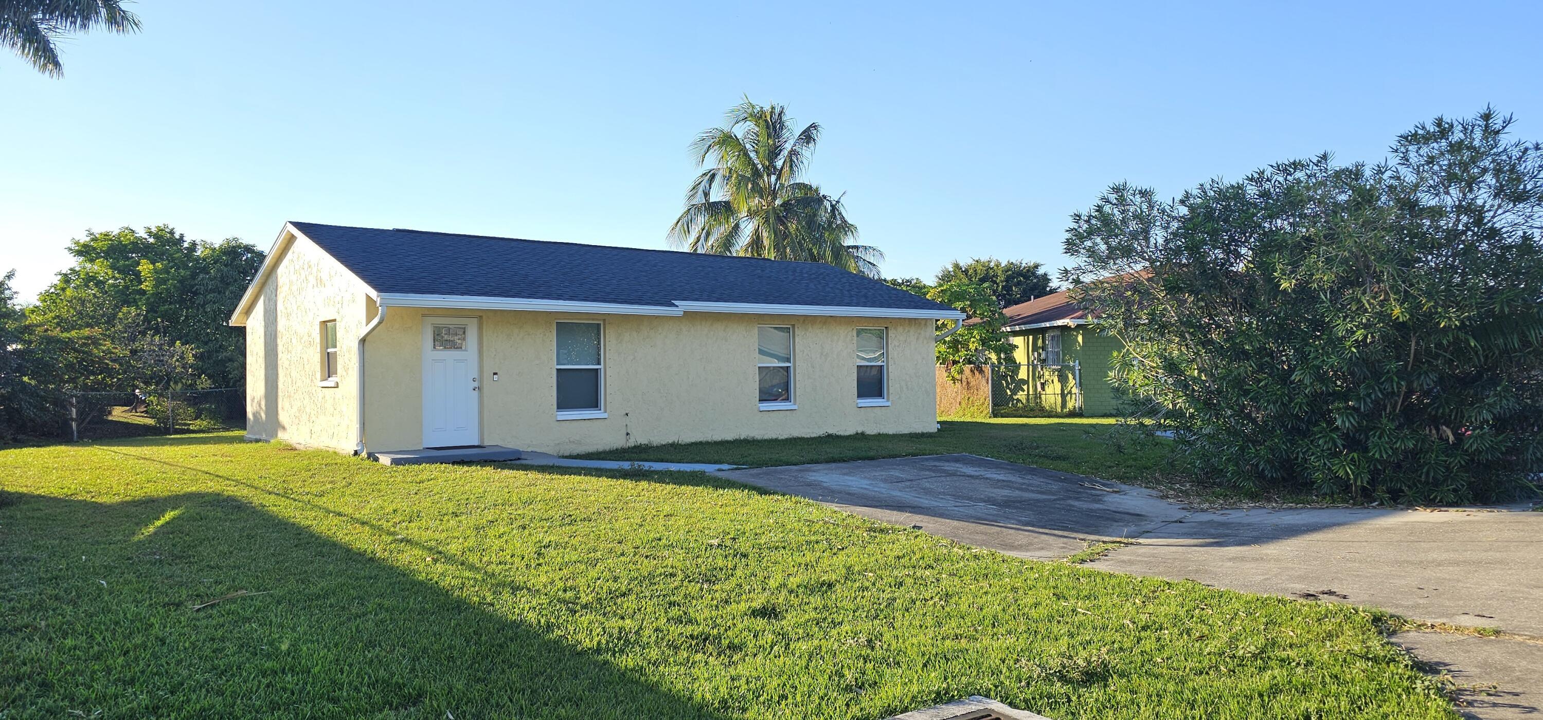 323 Seminole Court — photo
