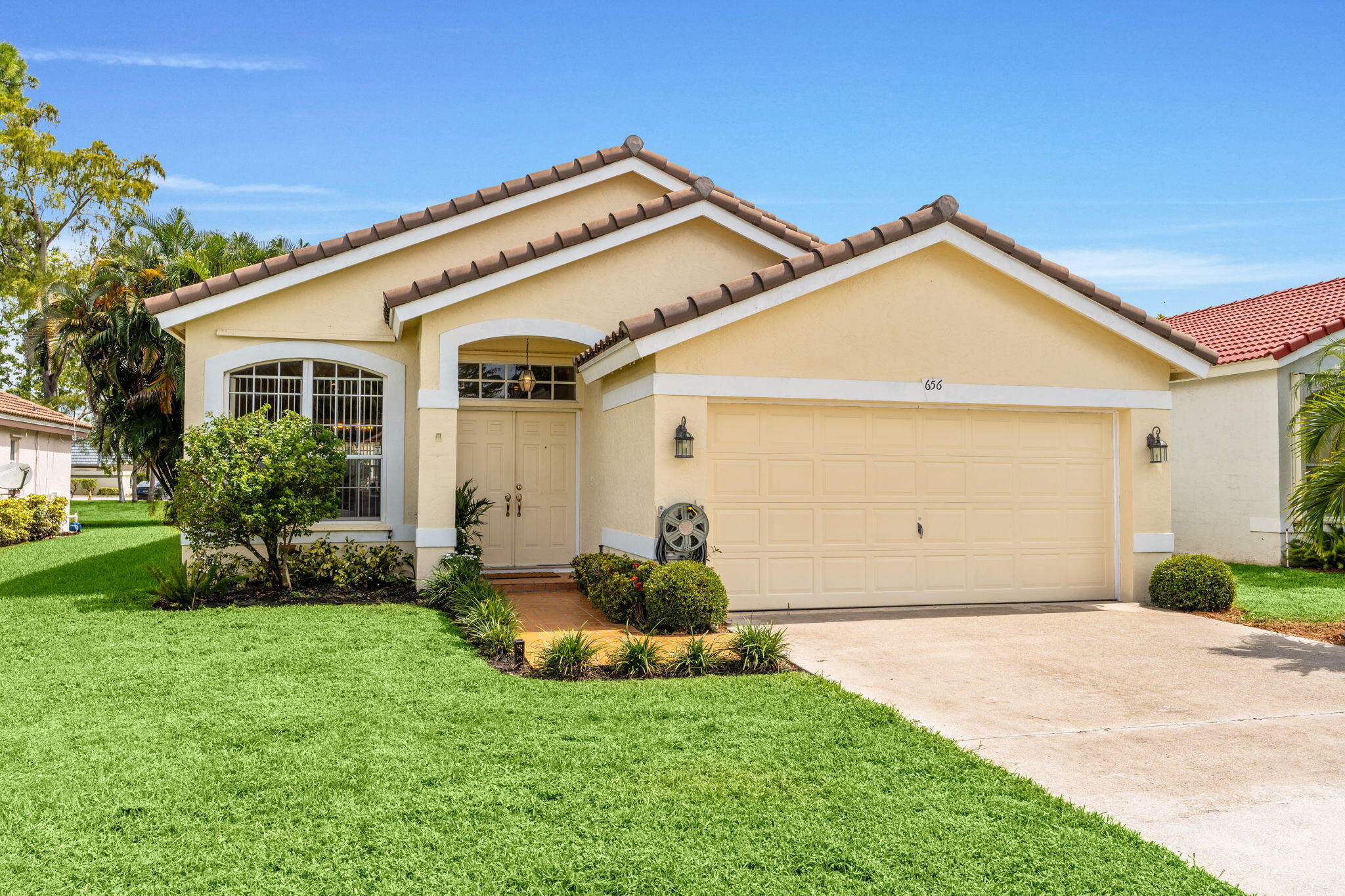 656 Lake Wellington Drive — photo
