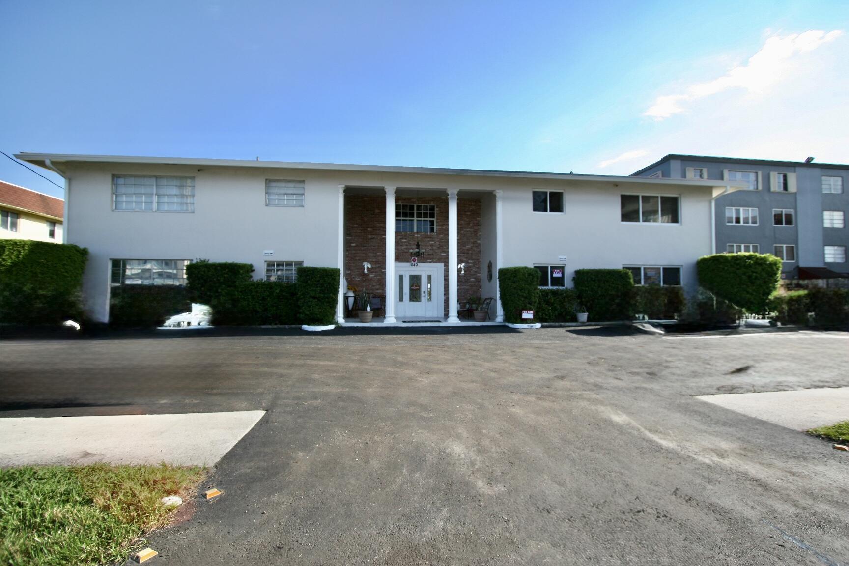 1040 Crystal Lake Drive 1 — photo