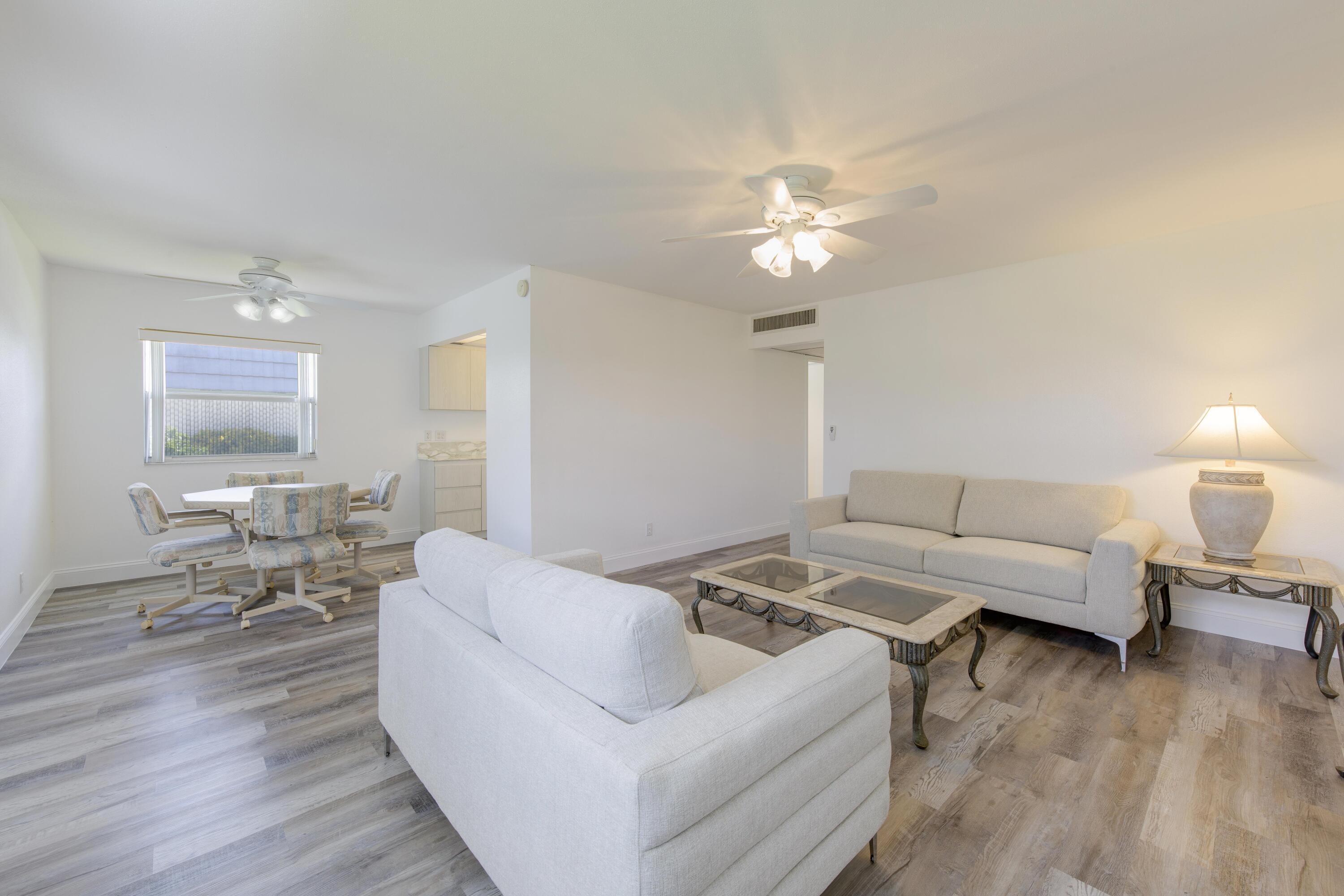 189 Valencia H — photo
