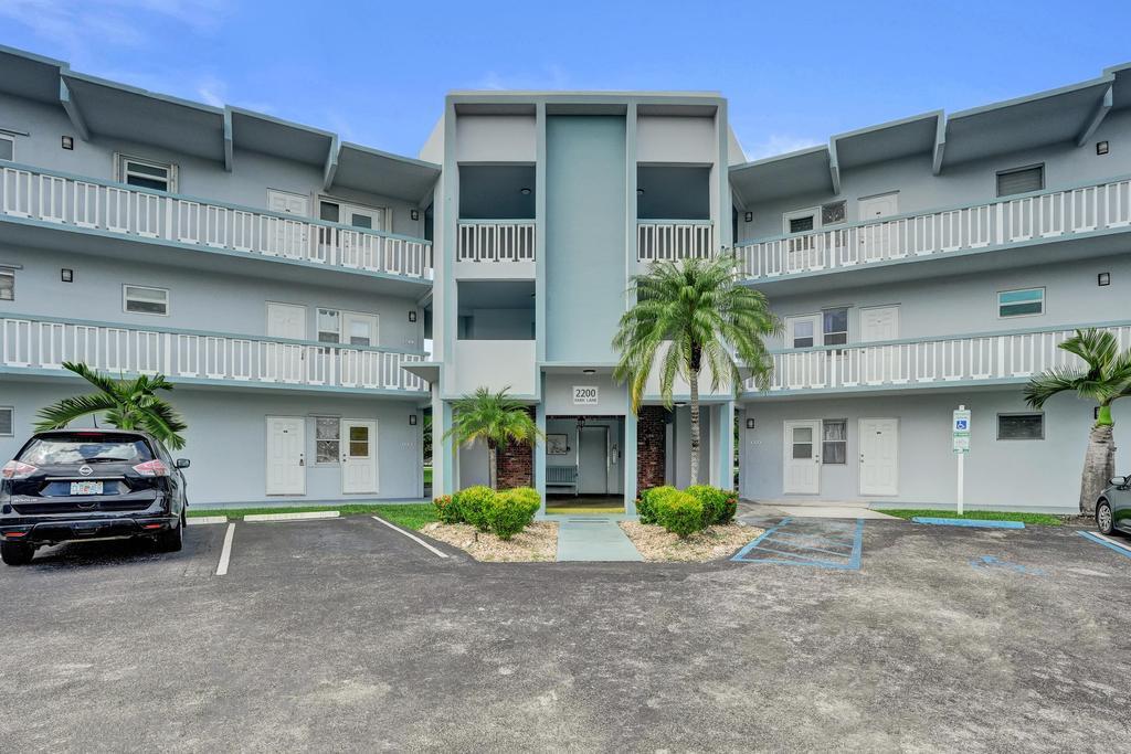 2200 Park Lane Unit 111 — photo