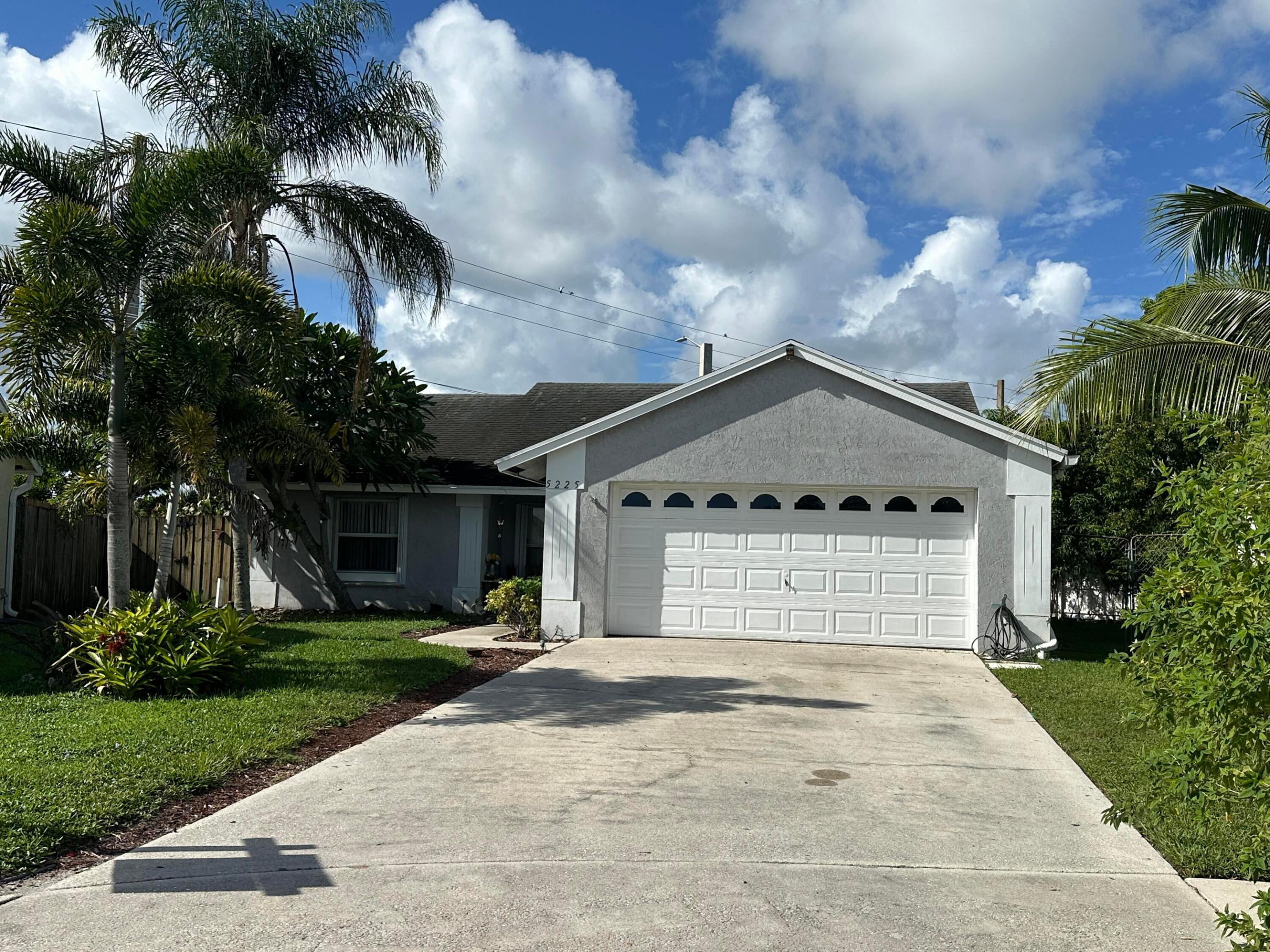 5225 Blueberry Hill Avenue — photo