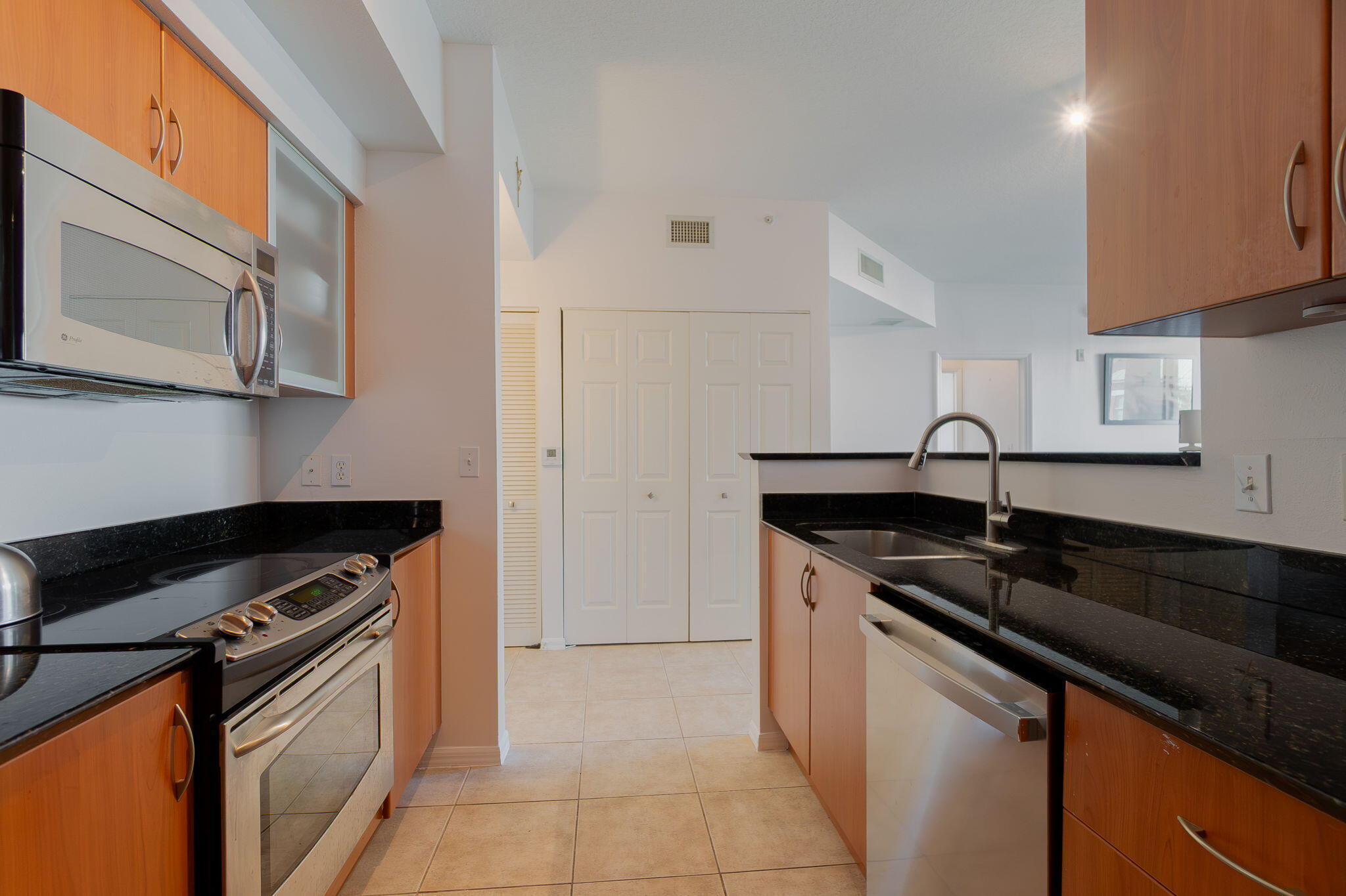 804 E Windward Way 621 — photo