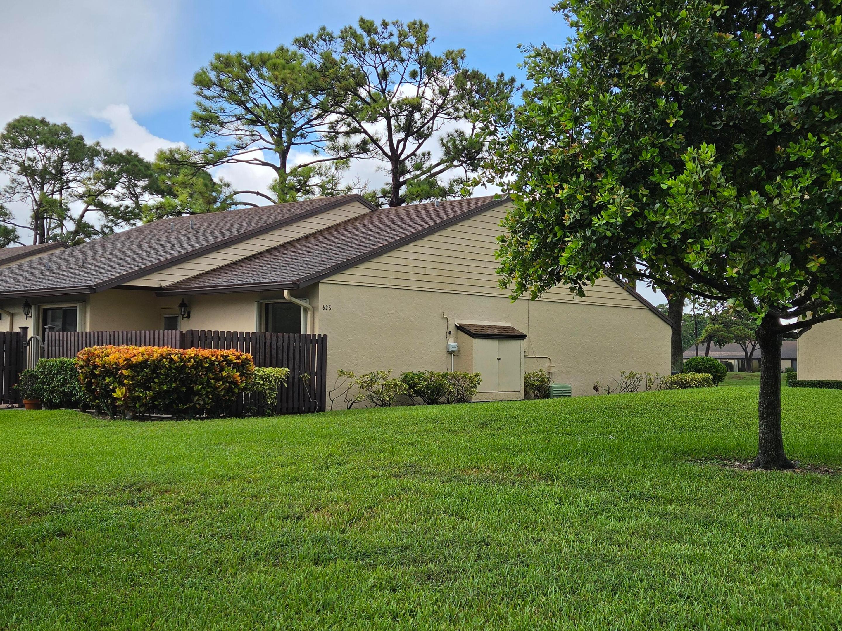 Home in Greenacres, FL 33415 — photo 2