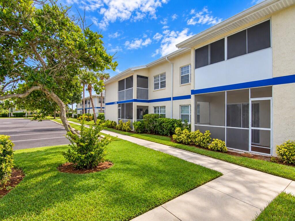 1505 SE Royal Green Circle 103 — photo