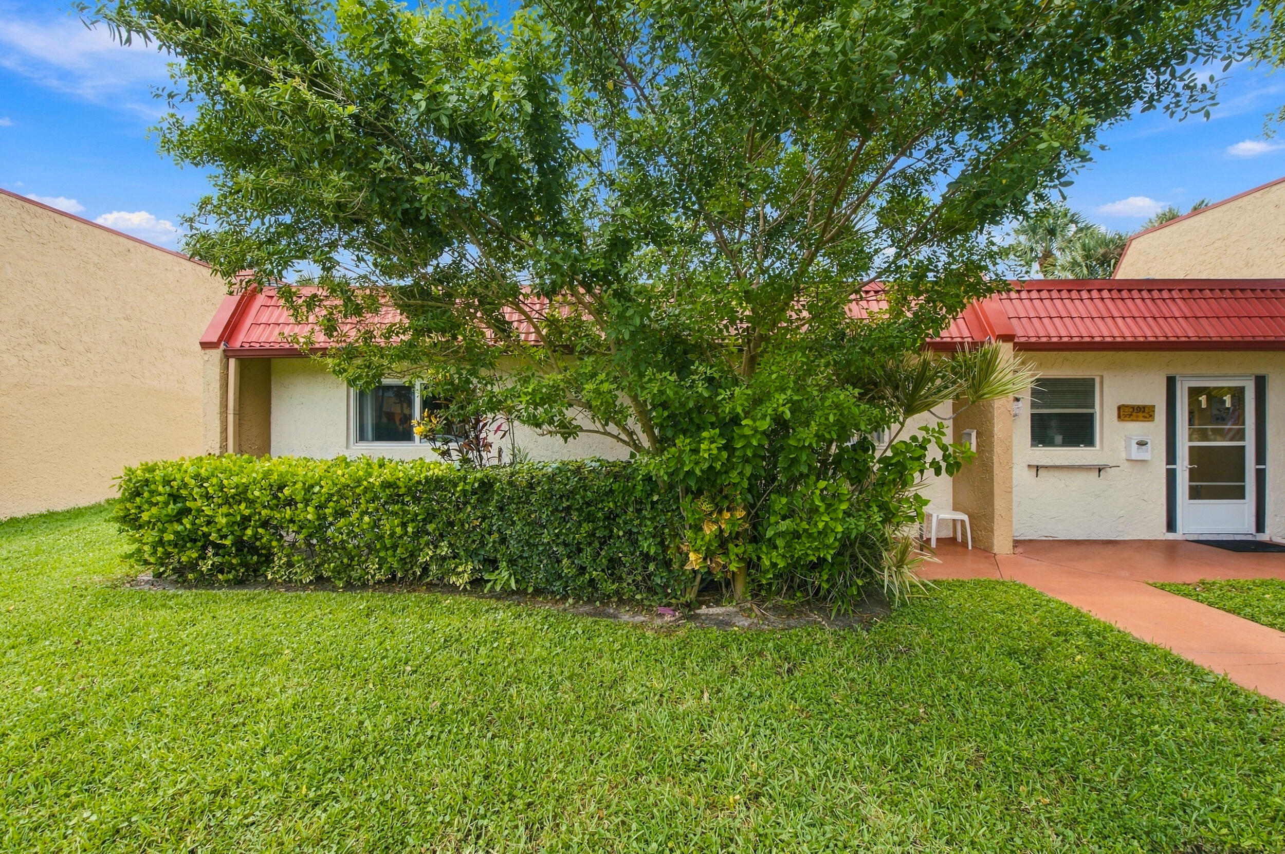 193 Lake Evelyn Drive — photo