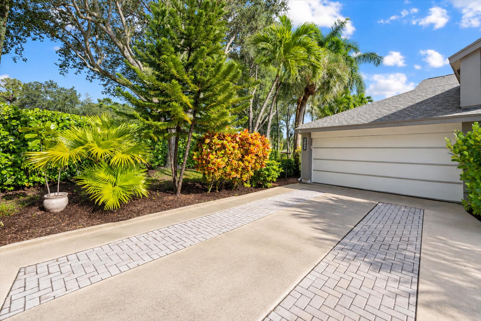 2402 Landings Boulevard — photo
