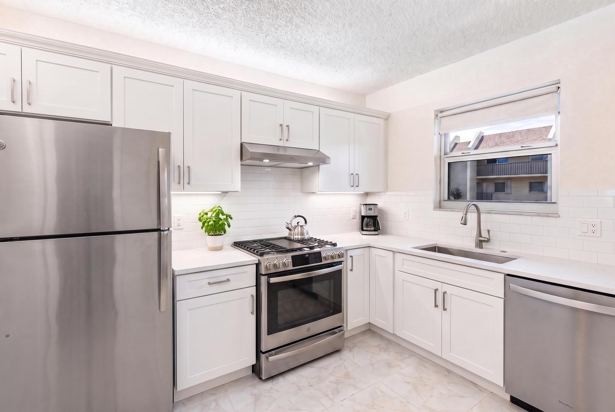 2825 SW 22nd Avenue Apt 107 — photo