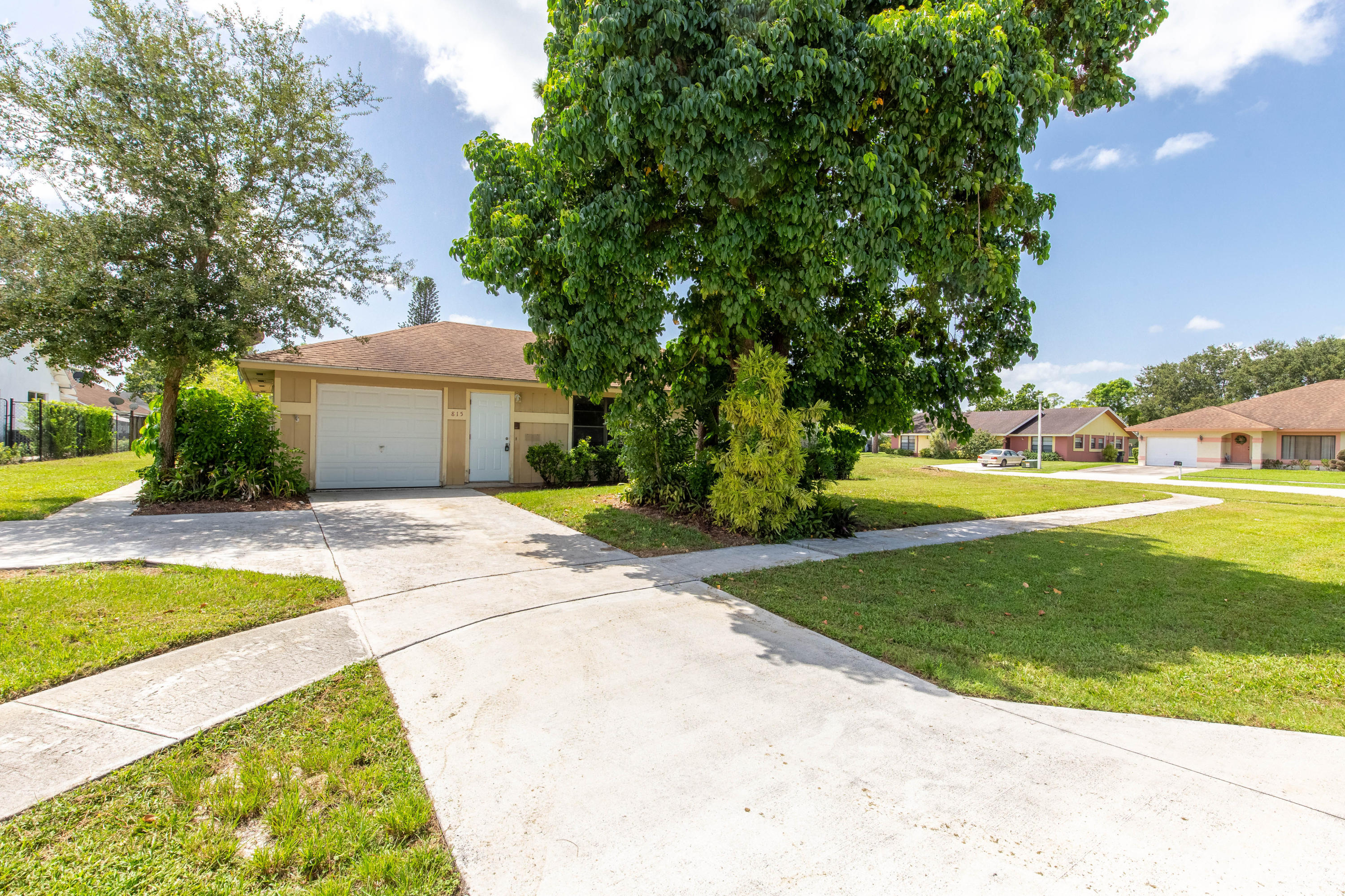 815 Peppertree Court — photo