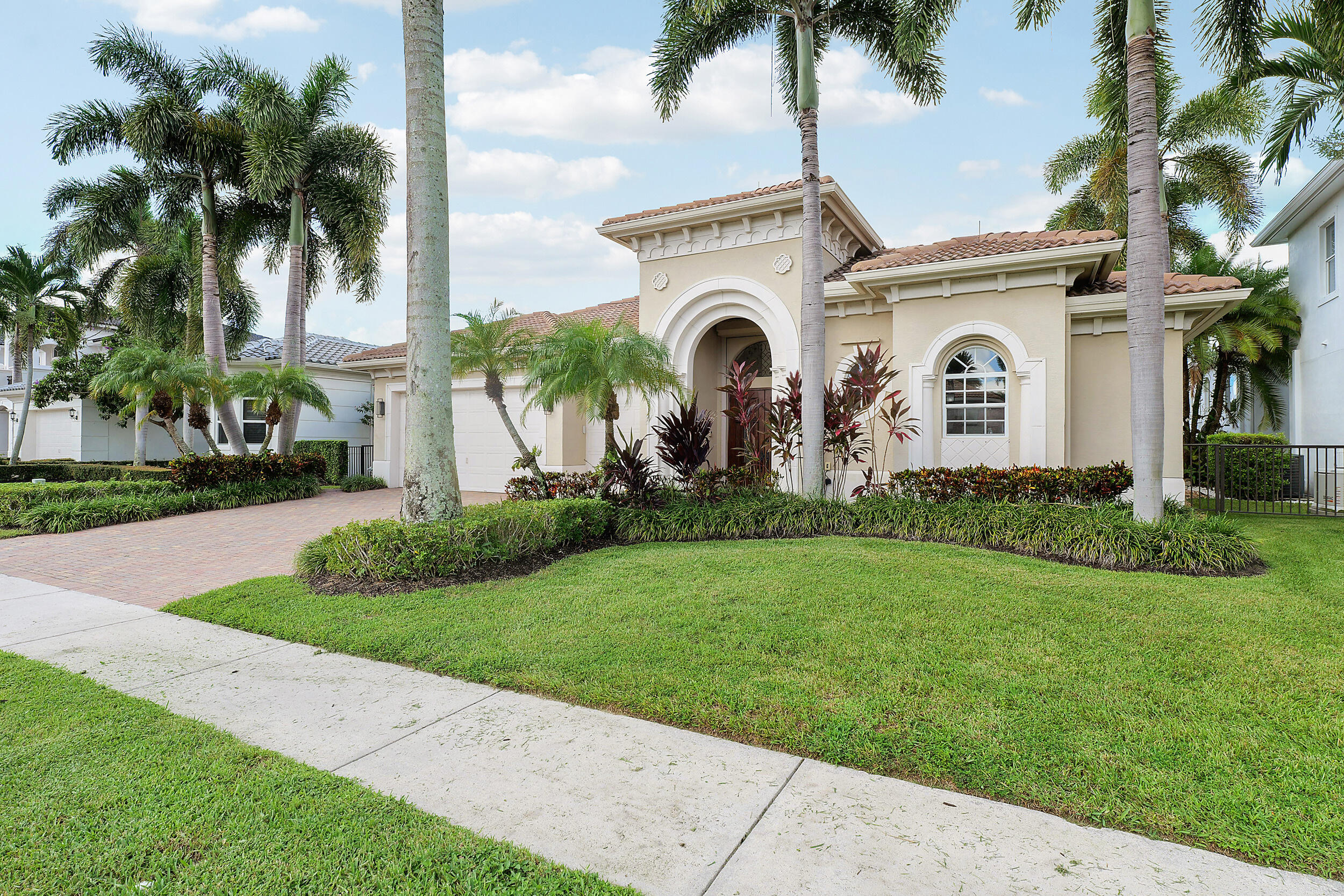 807 Floret Drive — photo