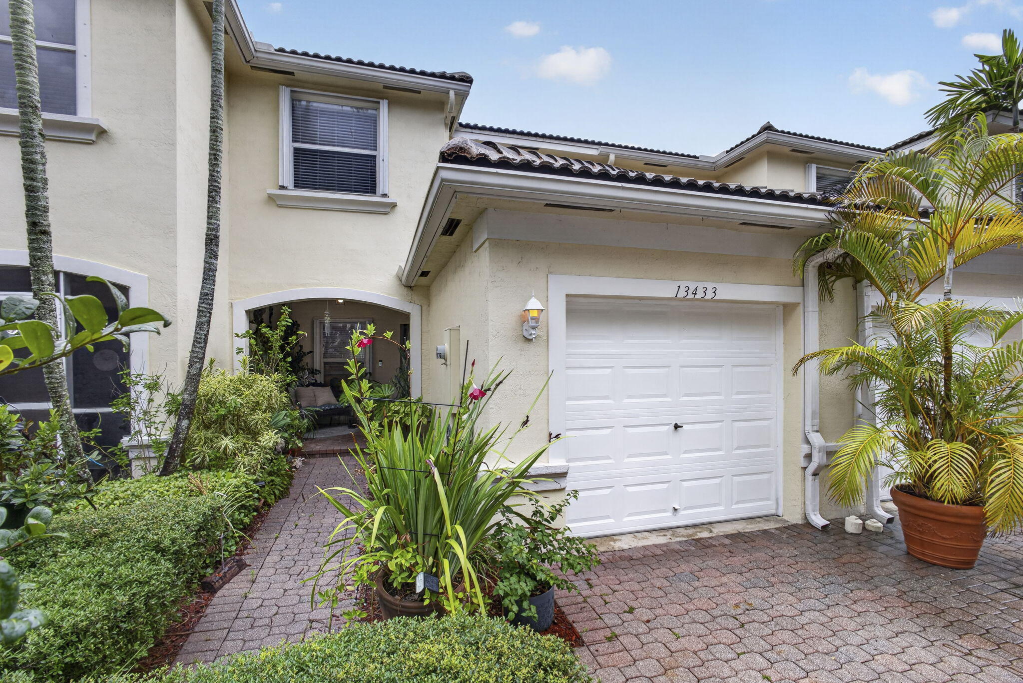 13433 Georgian Court — photo