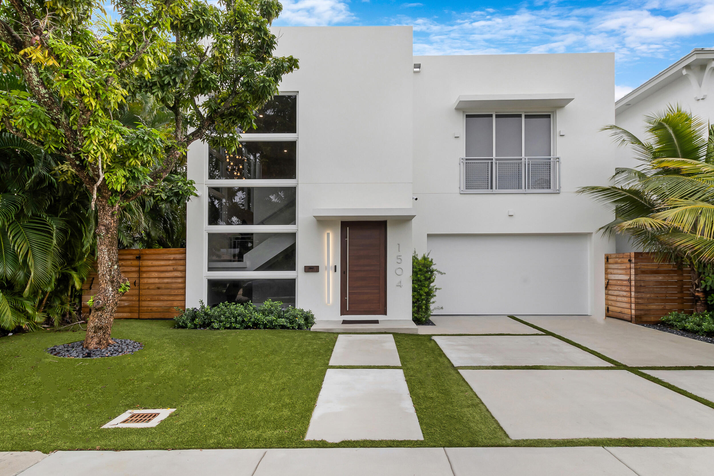 1504 NE 6th Court — photo