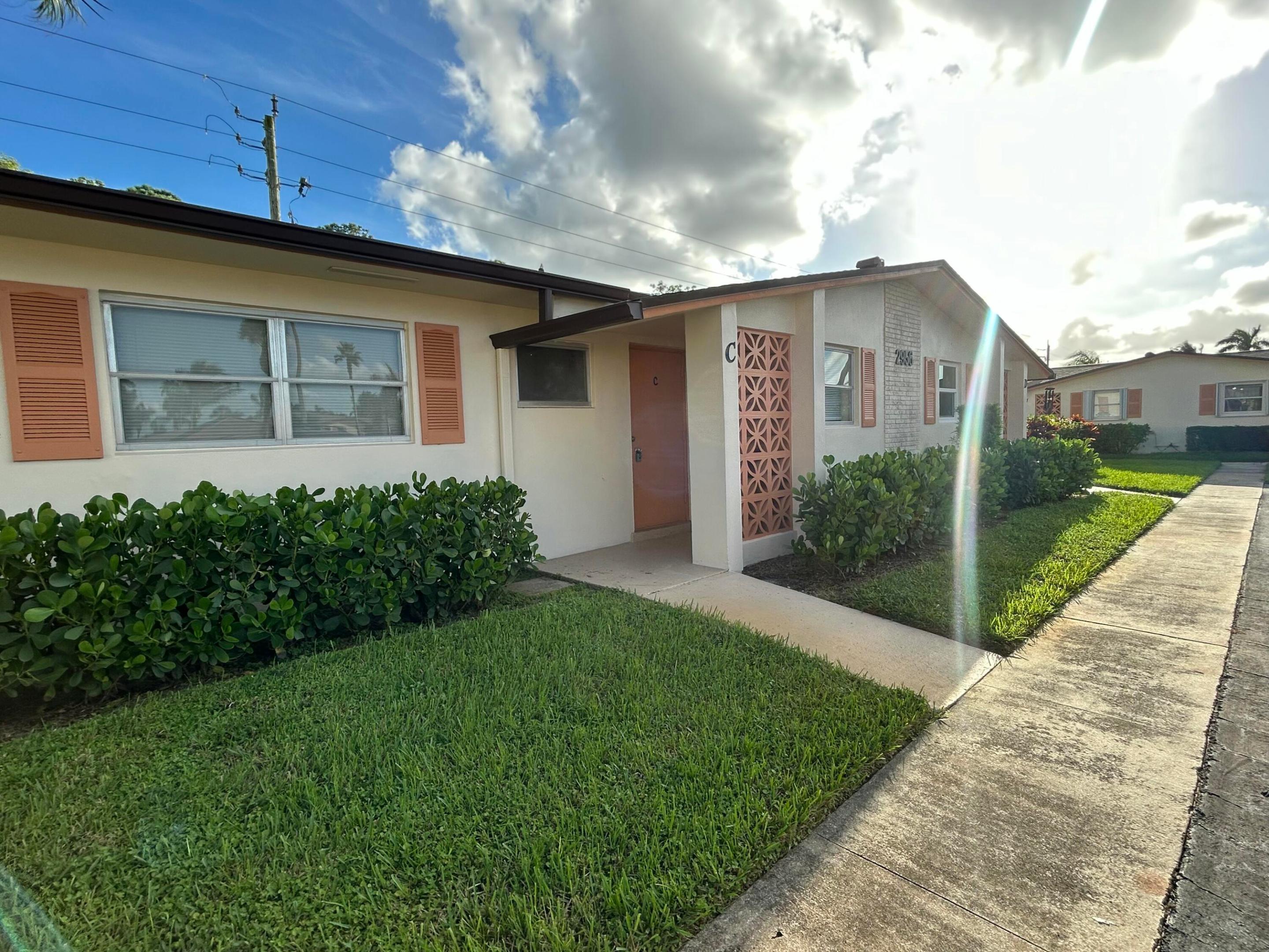 2956 Crosley Drive E C — photo