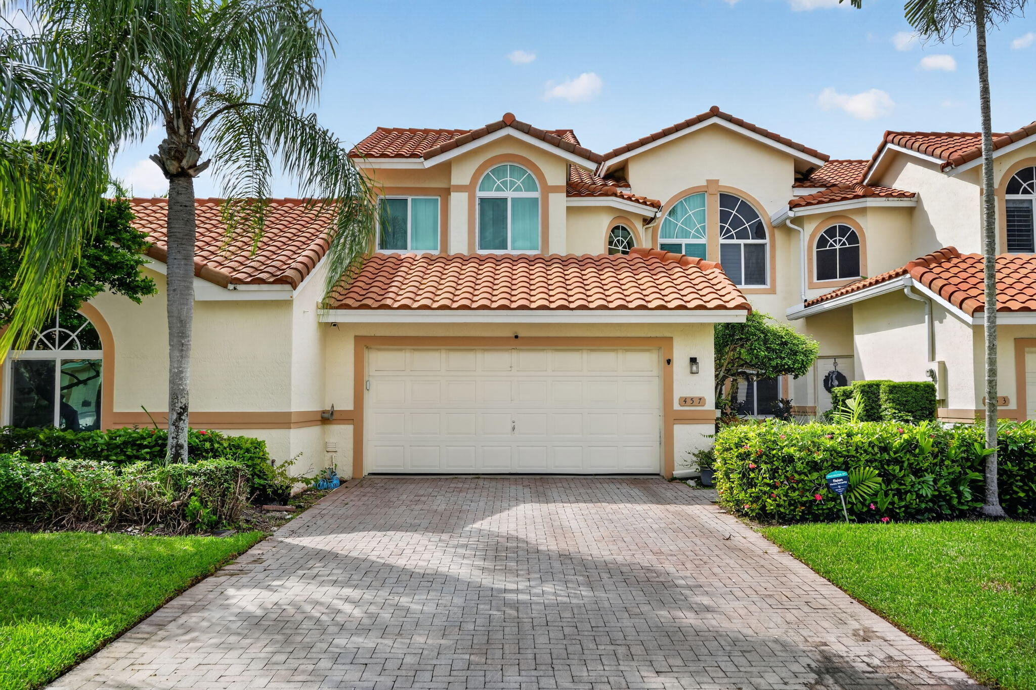 457 W Palm Aire Drive — photo
