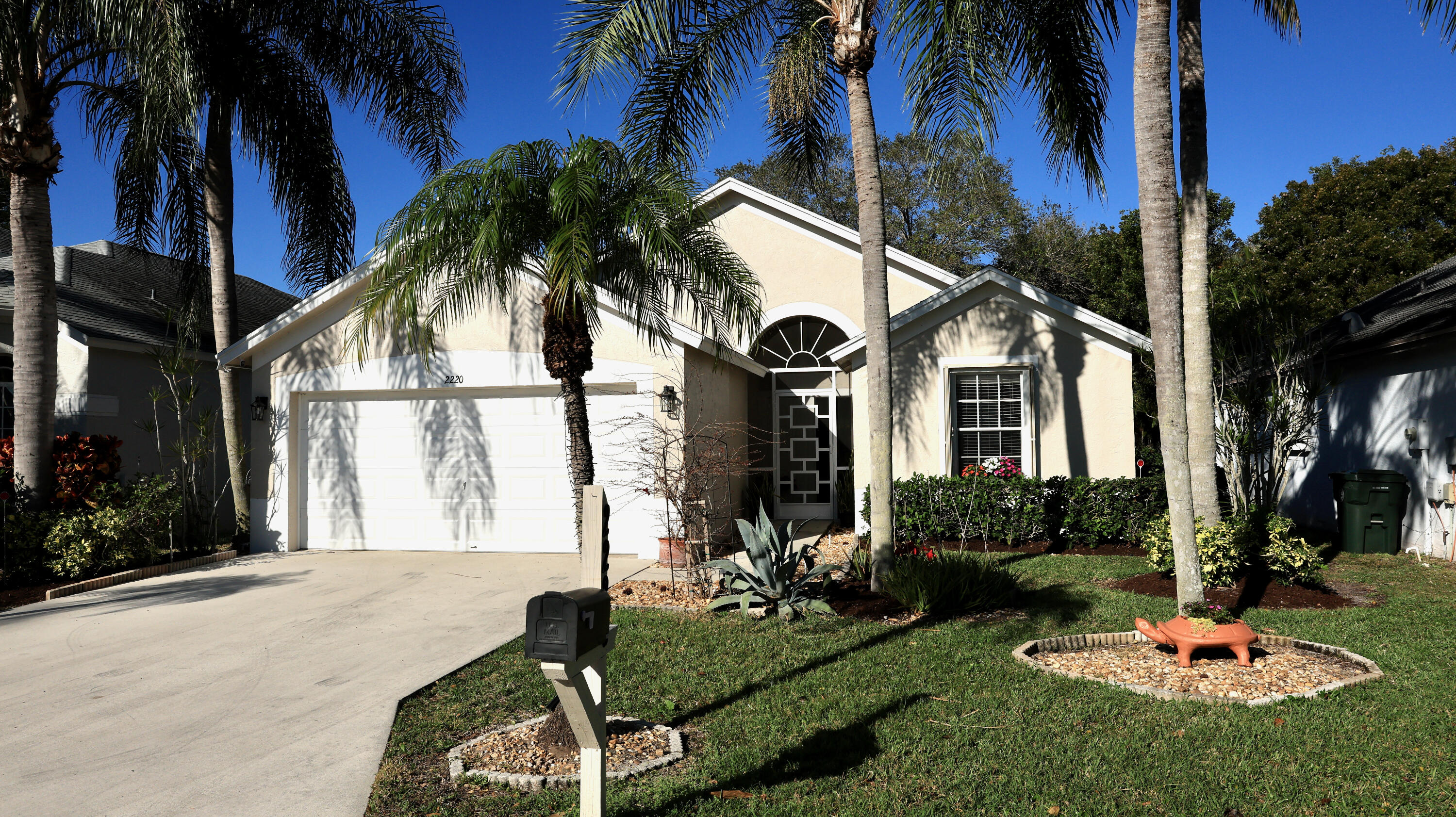 2220 Soundings Court — photo