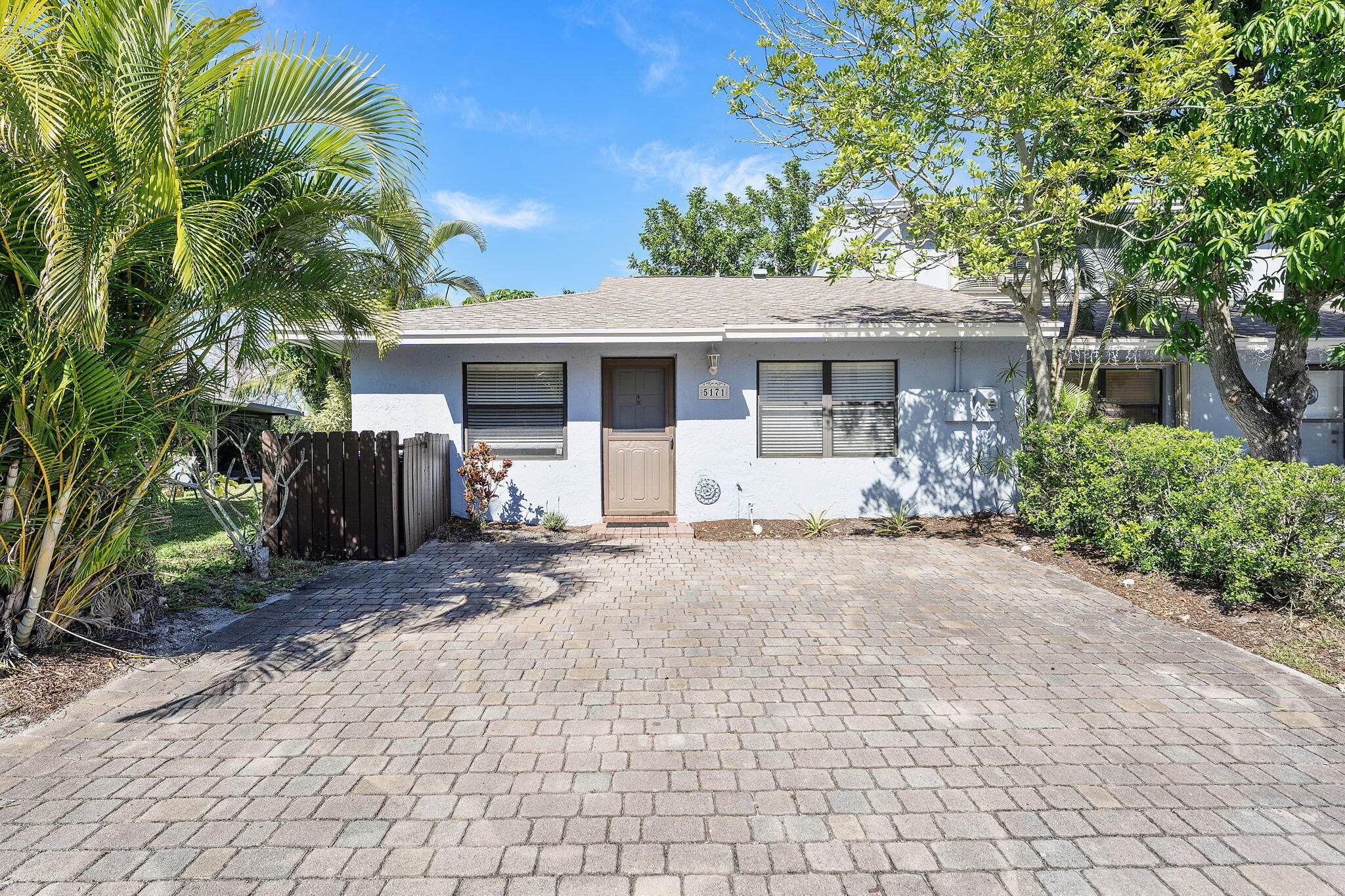 5171 Tennis Lane — photo