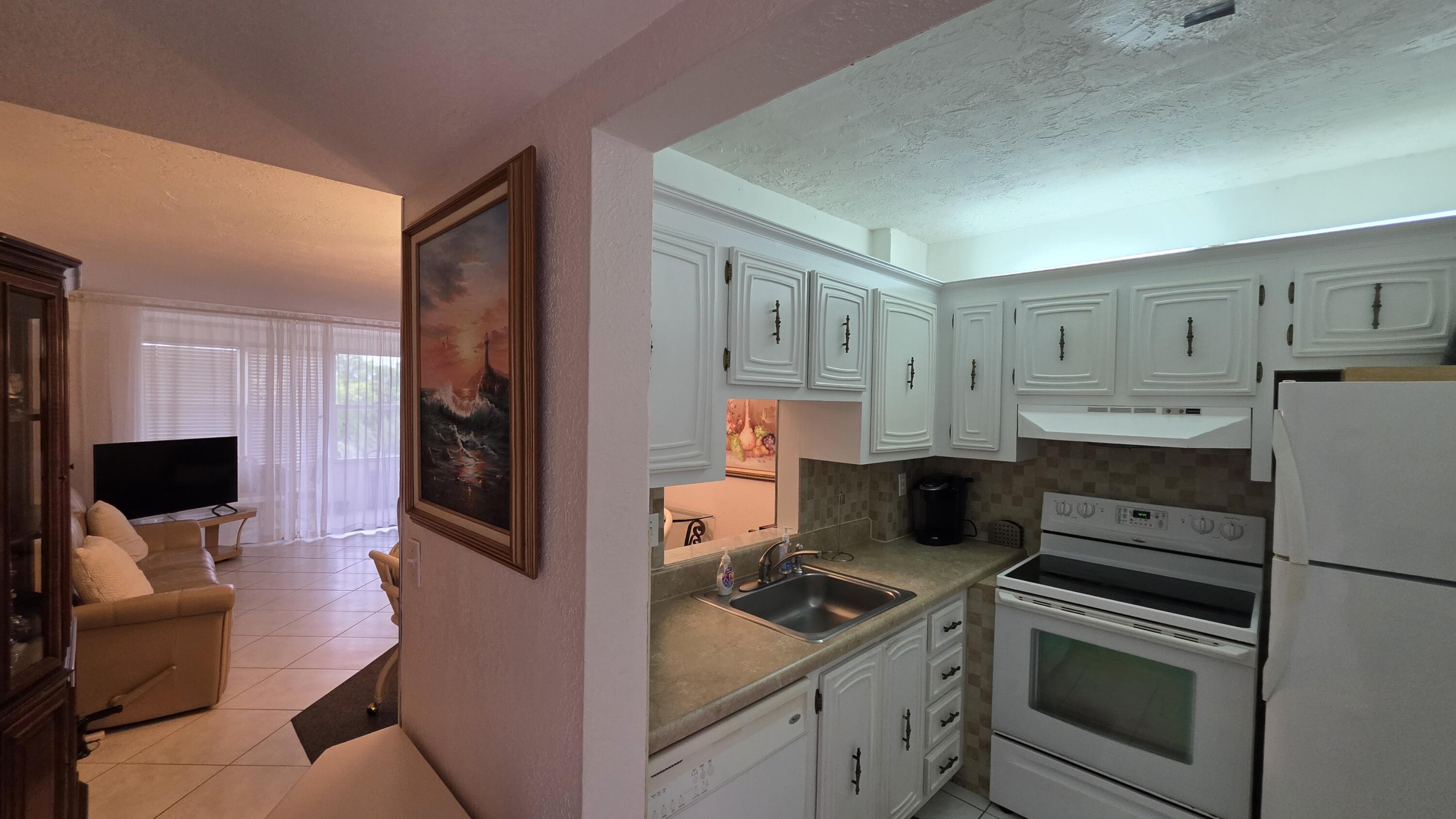 2801 Somerset Drive Unit 407 — photo