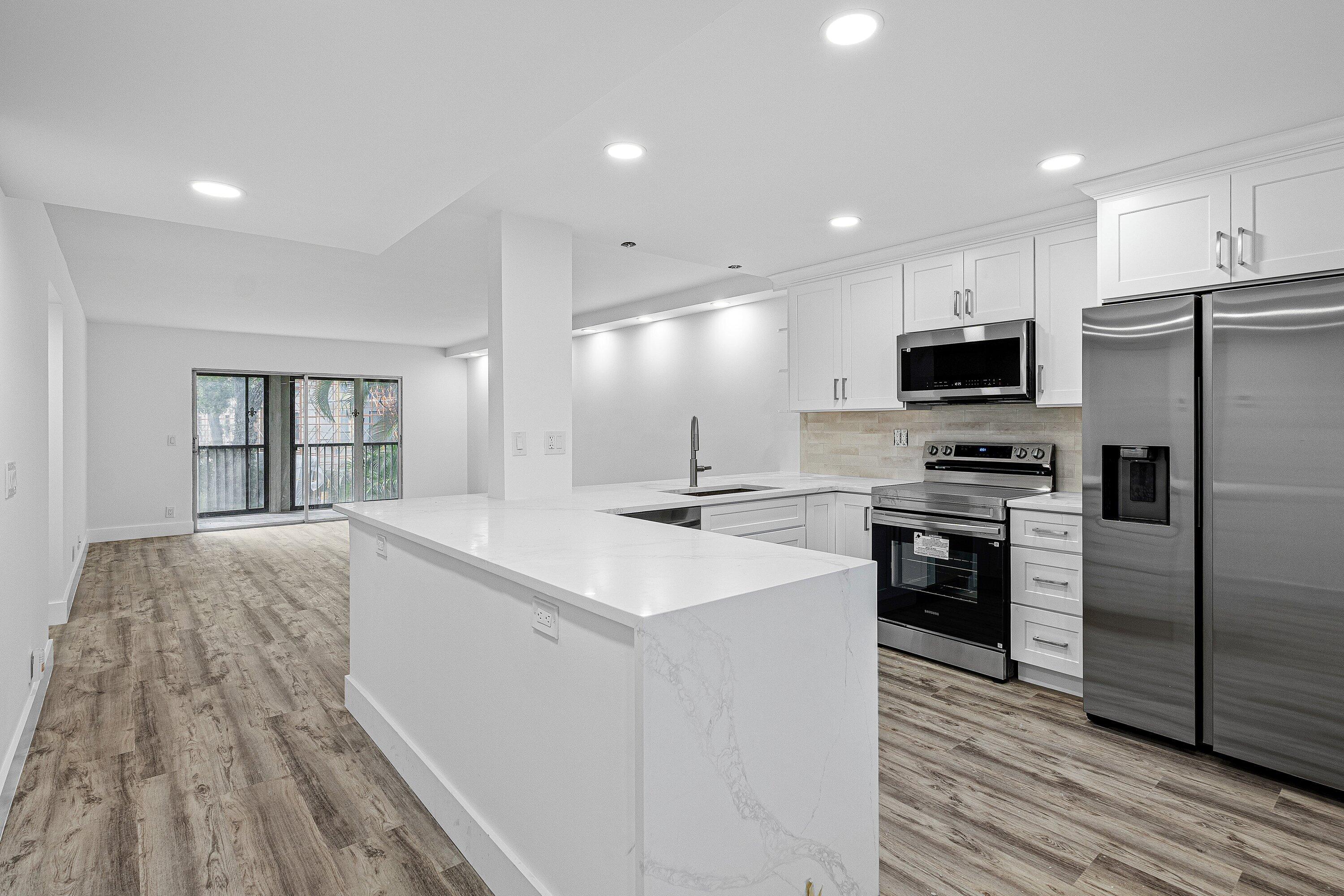 6585 Kensington Lane Apt 207 — photo