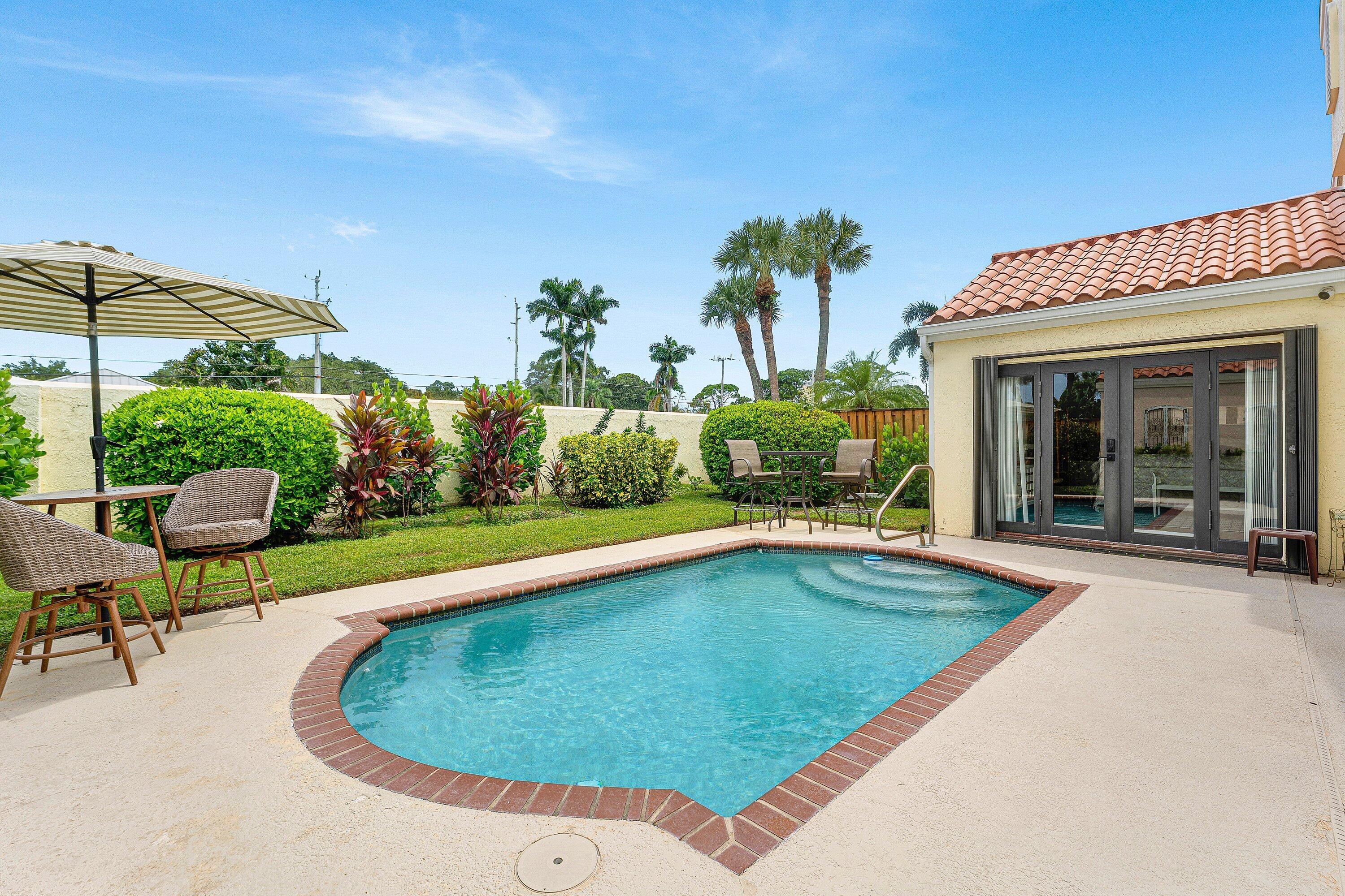 2530 la Lique Circle — photo