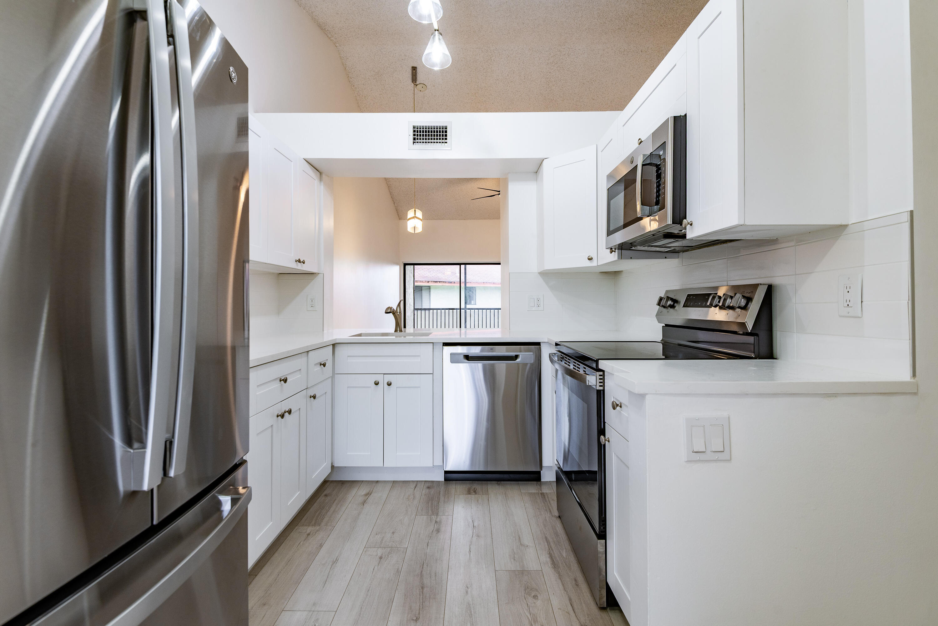 5590 Courtyard Drive — photo