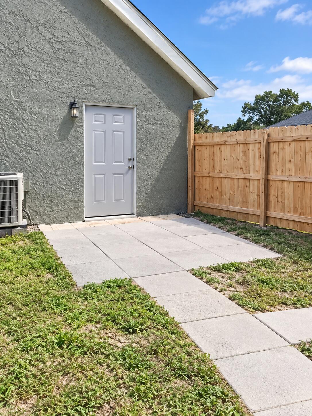 110 W Rubber Tree Drive Efficiency a — photo