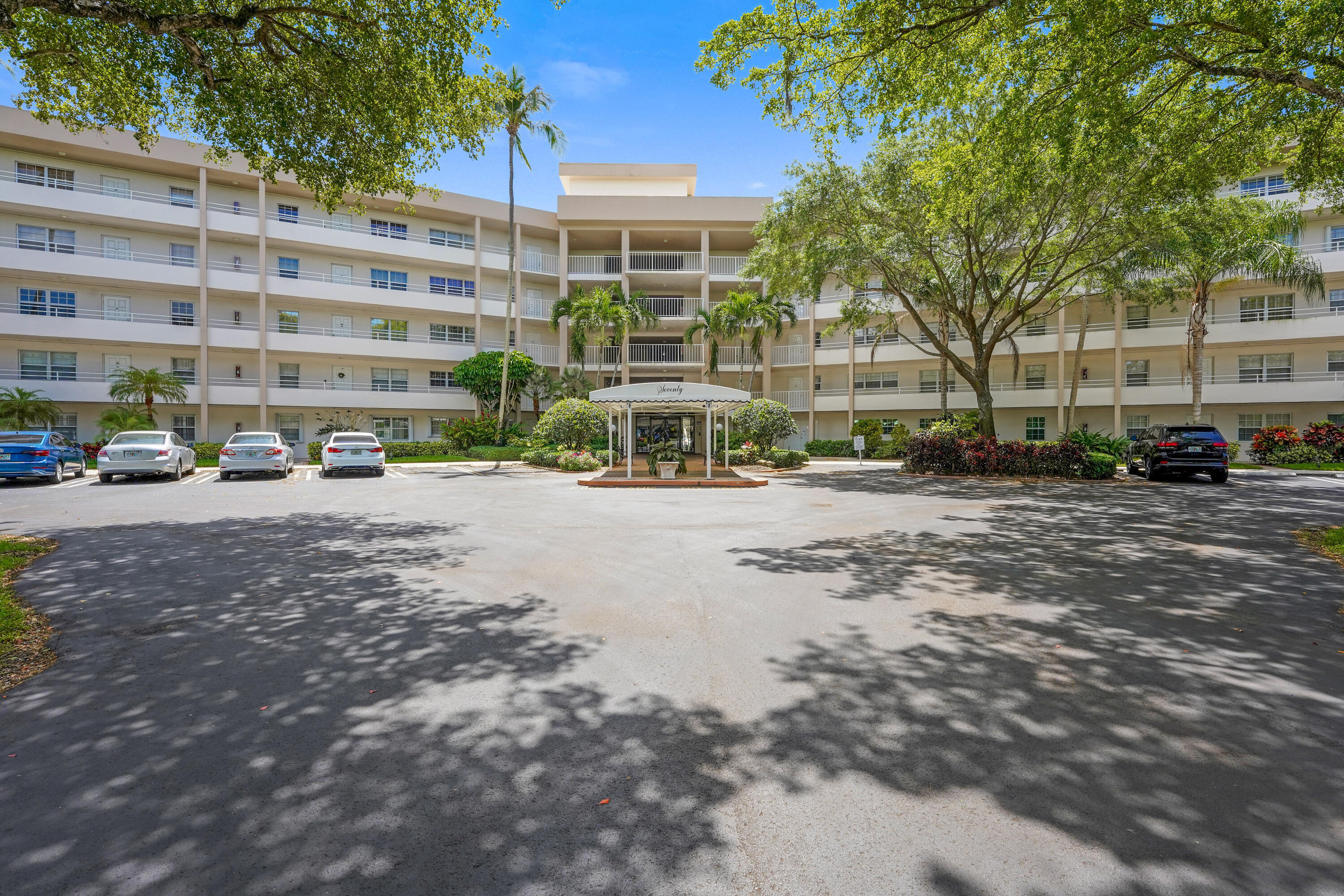 3800 Oaks Clubhouse Drive 503 — photo