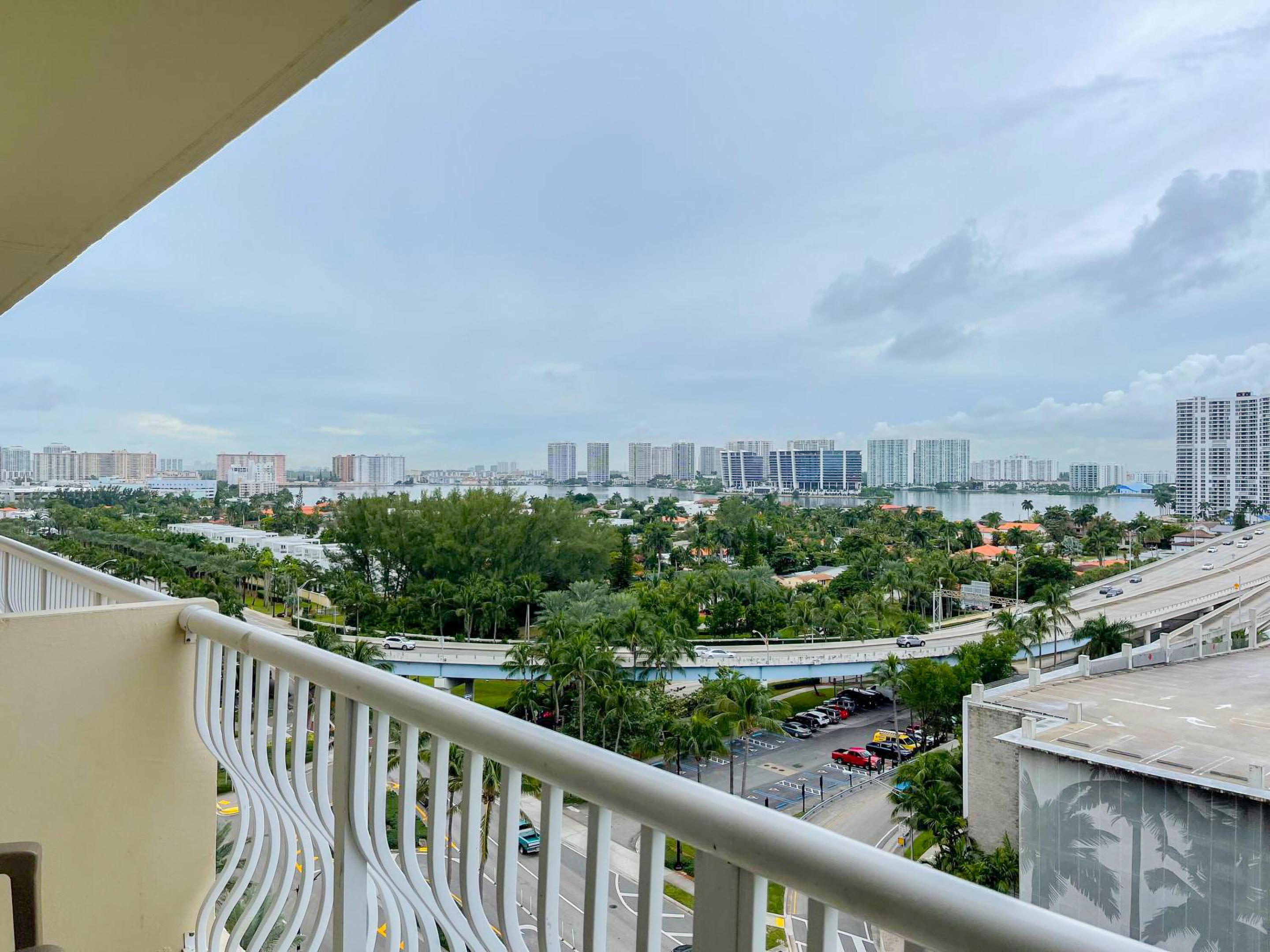 19201 Collins Avenue 1034 — photo