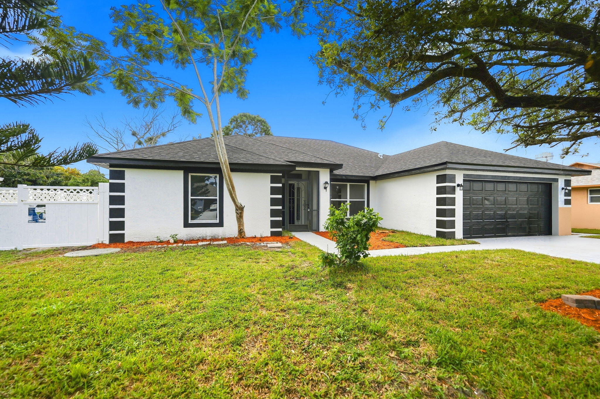 942 SW John Maccormack Terrace — photo