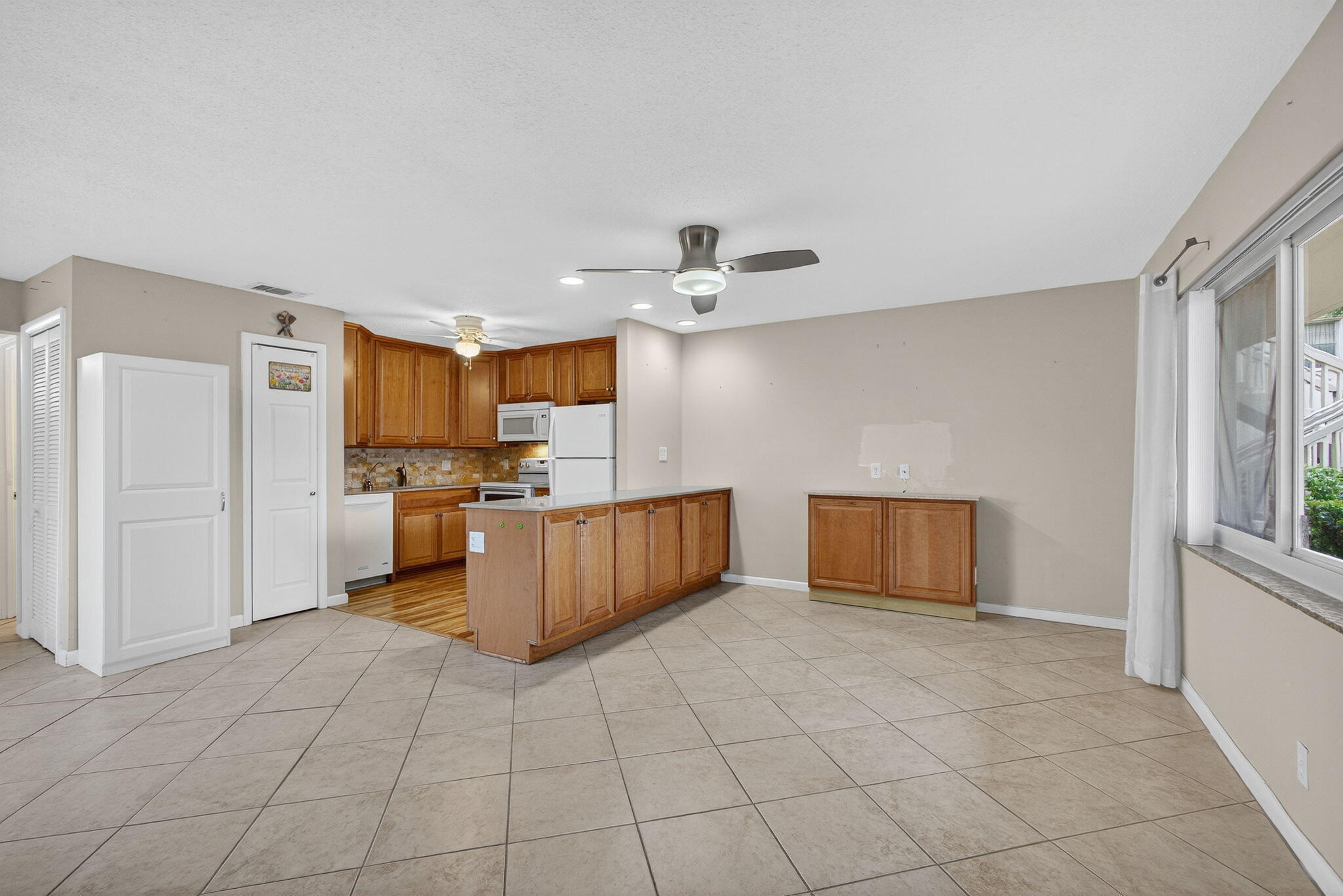 221 Coventry J — photo