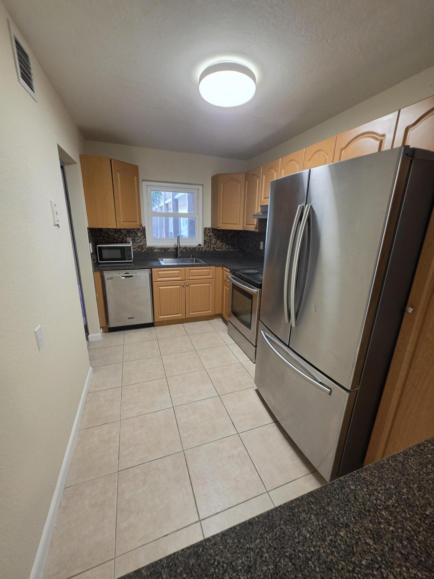 Home in Royal Palm Beach, FL 33411 — photo 3
